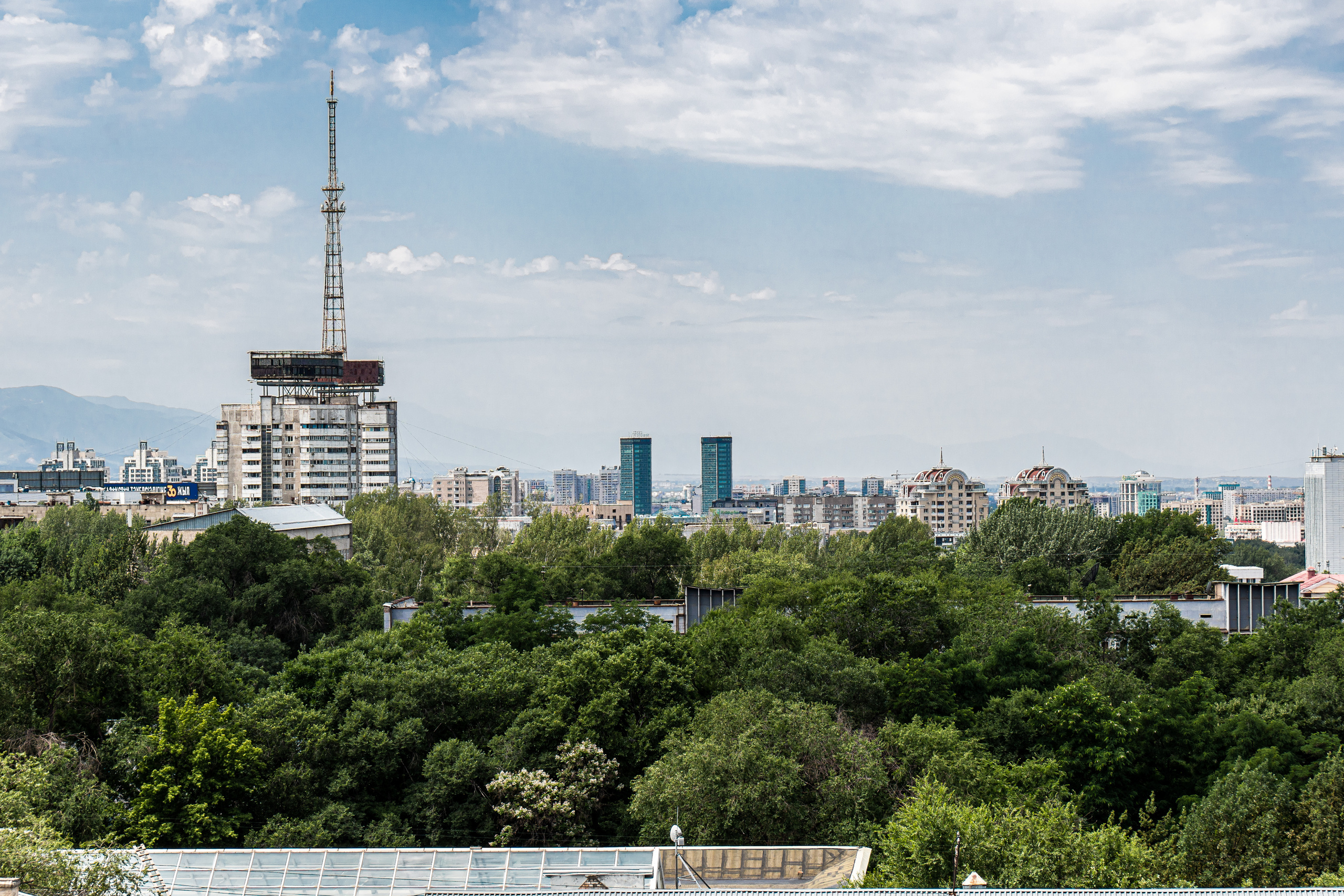 Вид на город Алматы из гостиницы Novotel