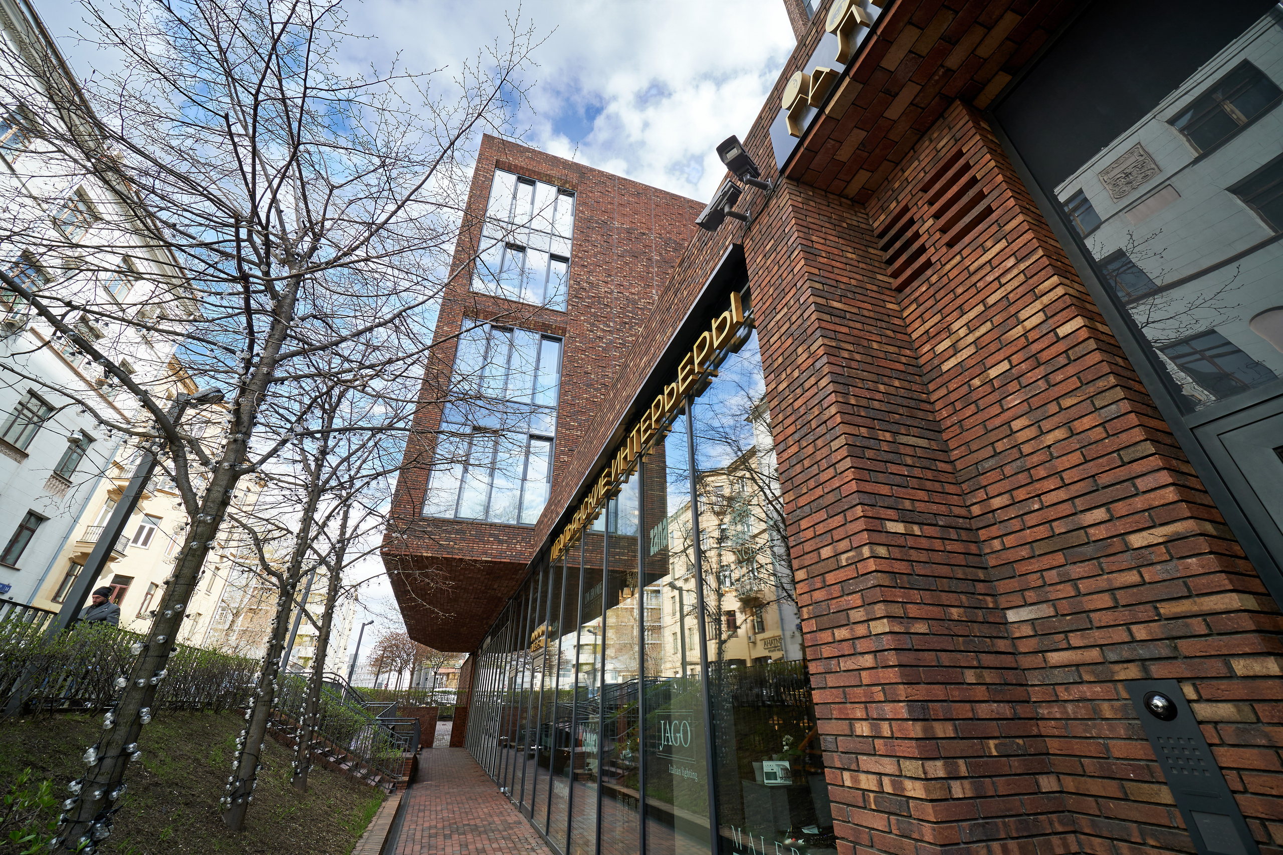 Улица Бурденко в Москве