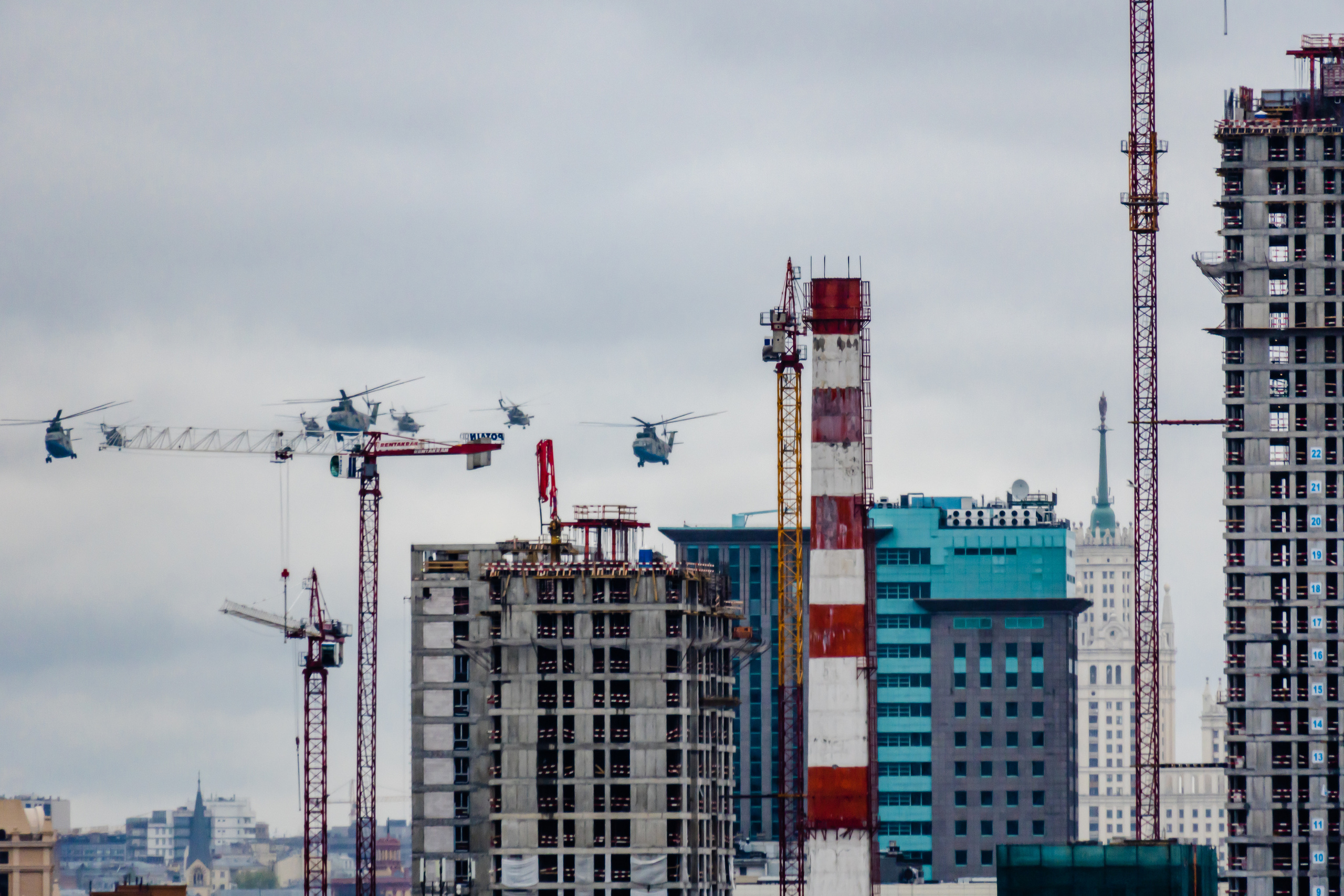 Веротолеты над Москвой на Парад Победы