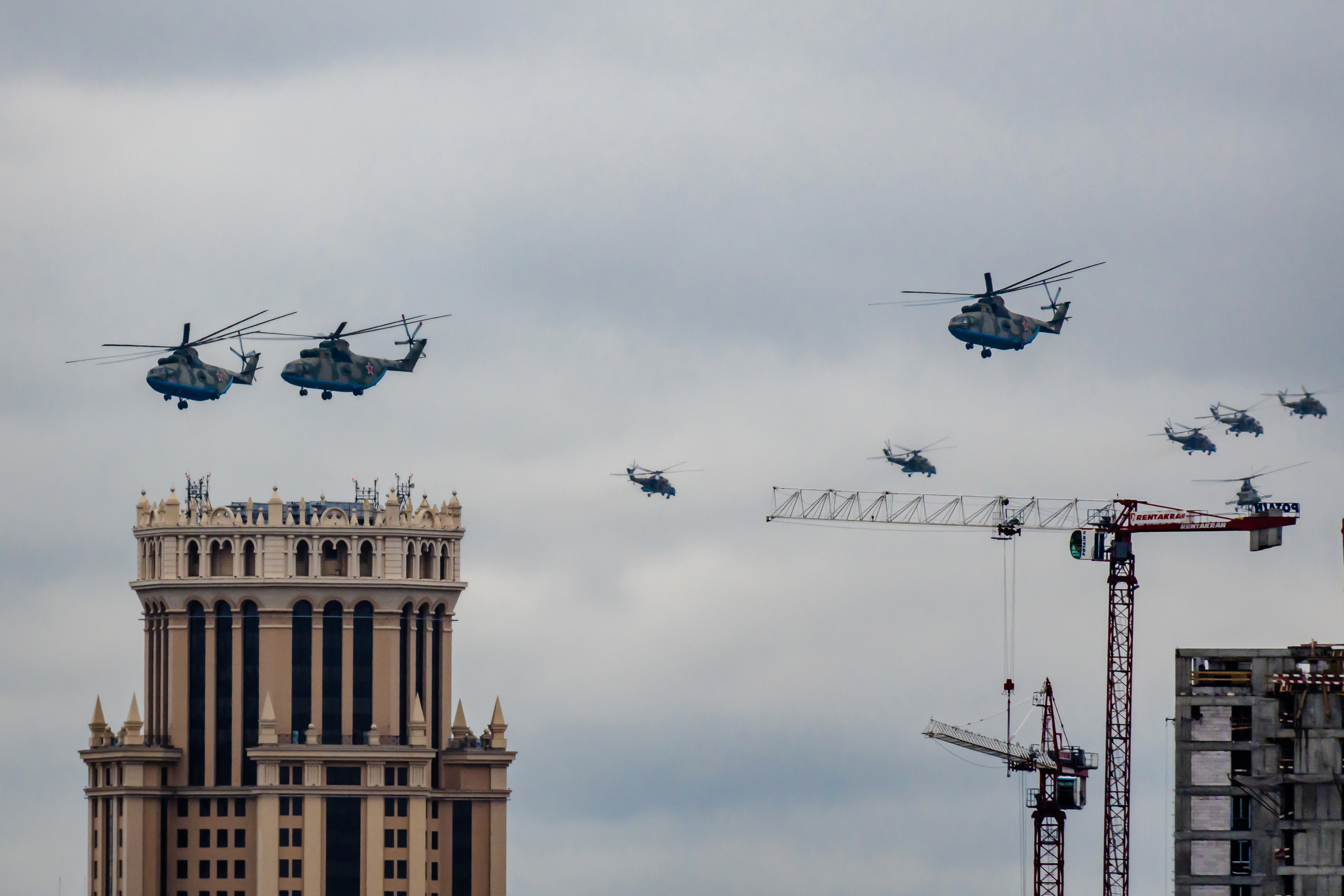 Веротолеты над Москвой на Парад Победы