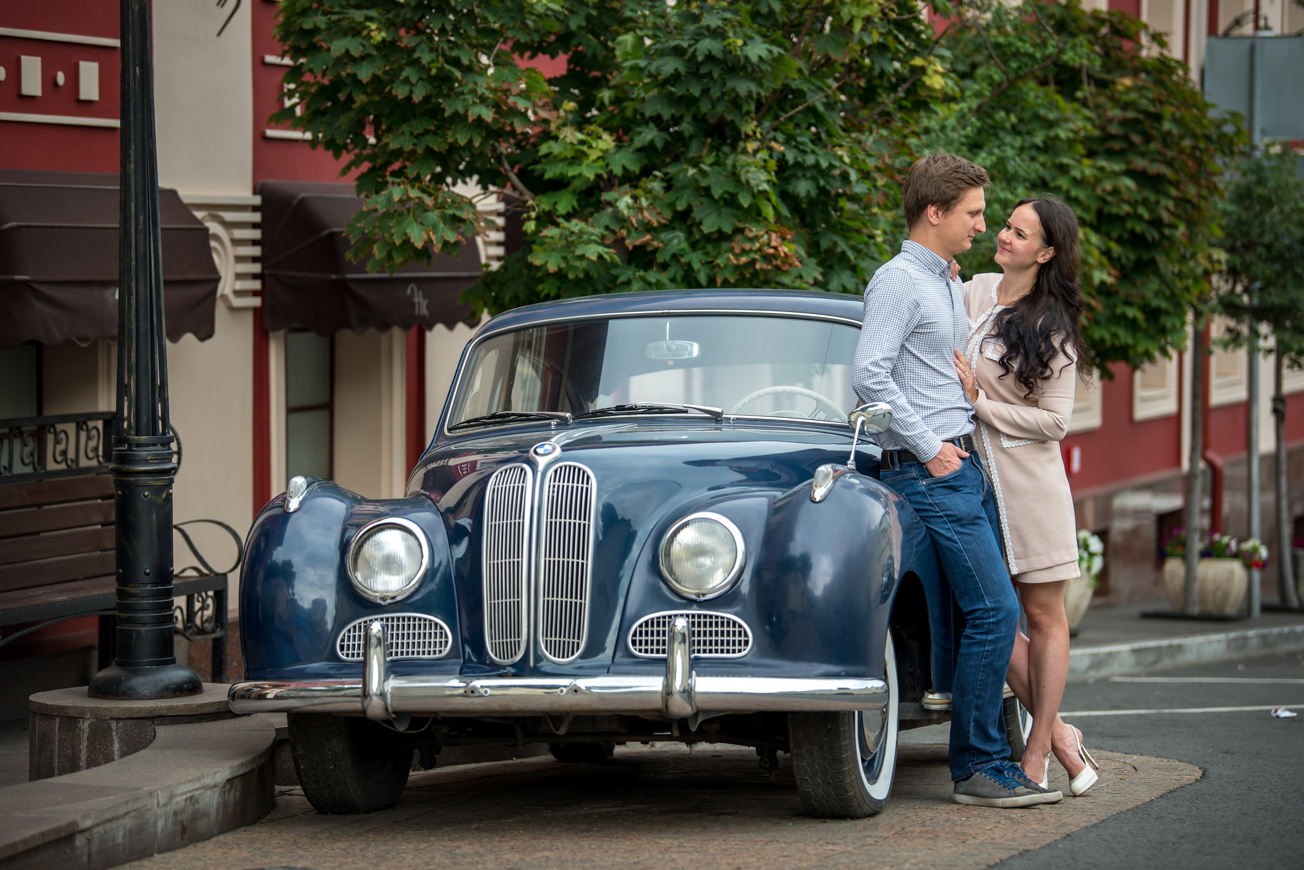 Съемка влюбленных пар в локациях города