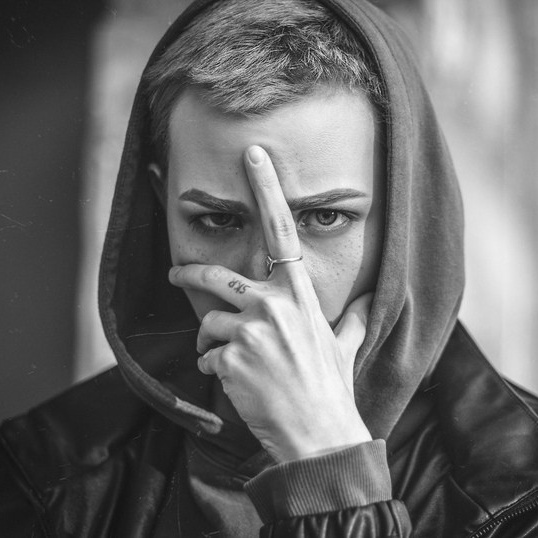 Контакты. Уличный фотограф Виталий Тимохин в Новосибирске