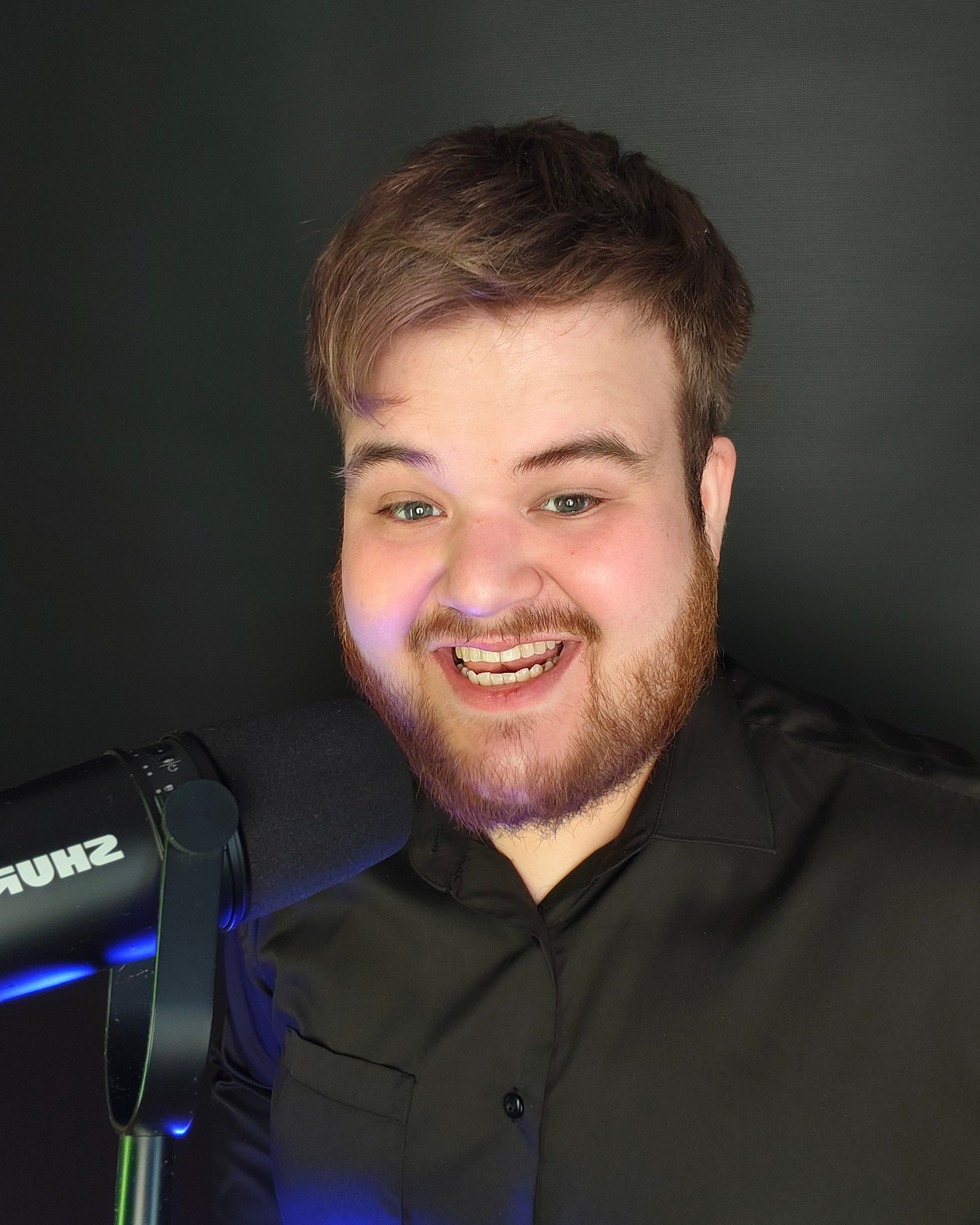 Импресарио с микрофоном. Петь это просто!