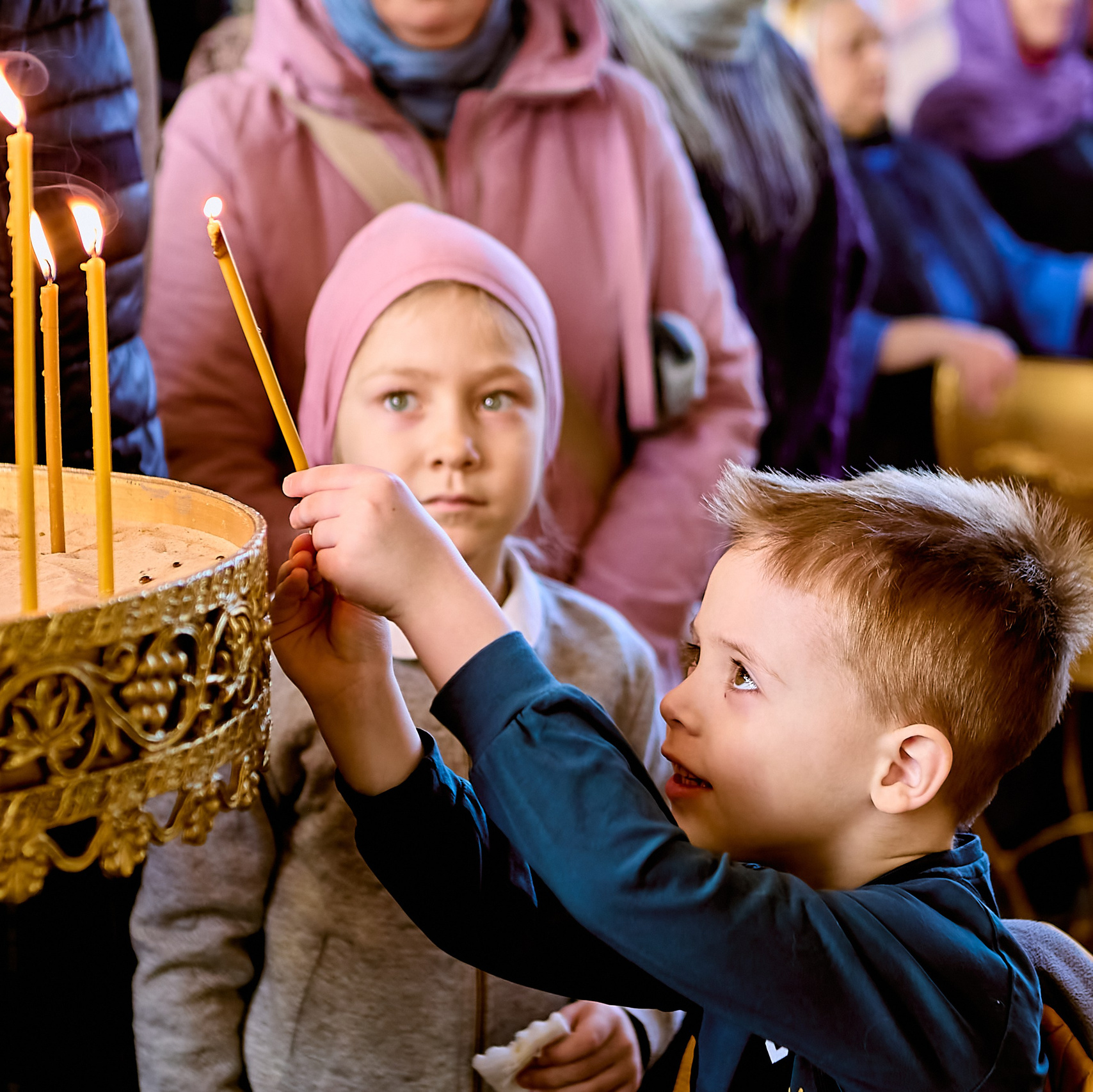 Фотографии в храме в воскресение на богослужении