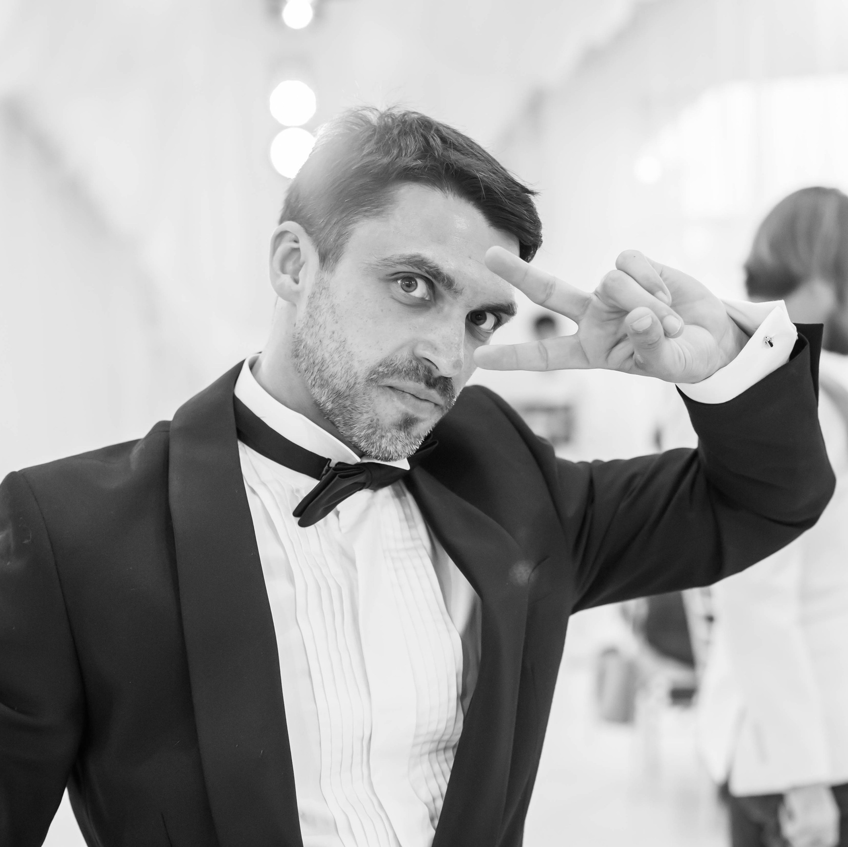 Жених в танце на банкете