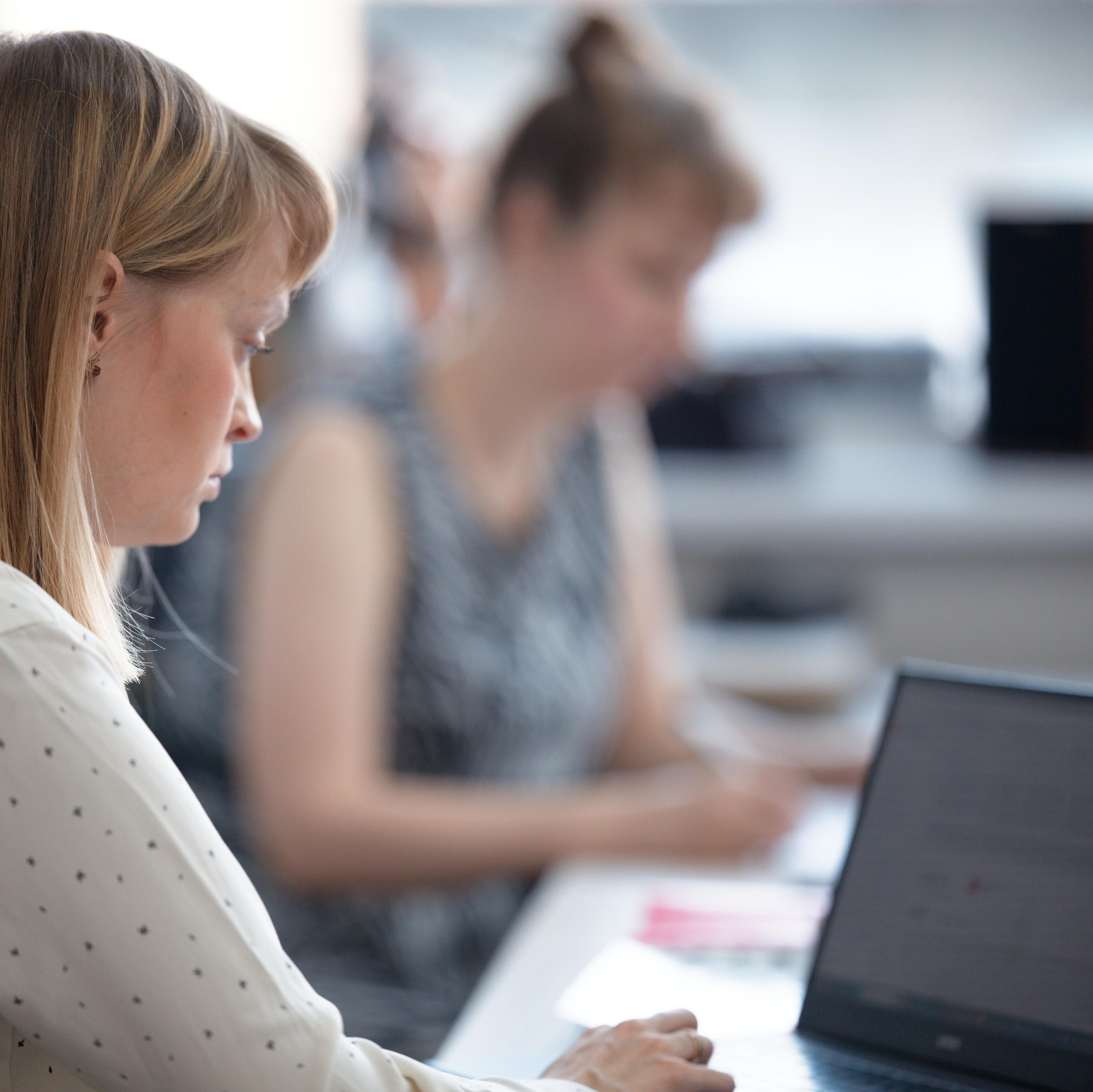 Девушки ведут управленческий учёт