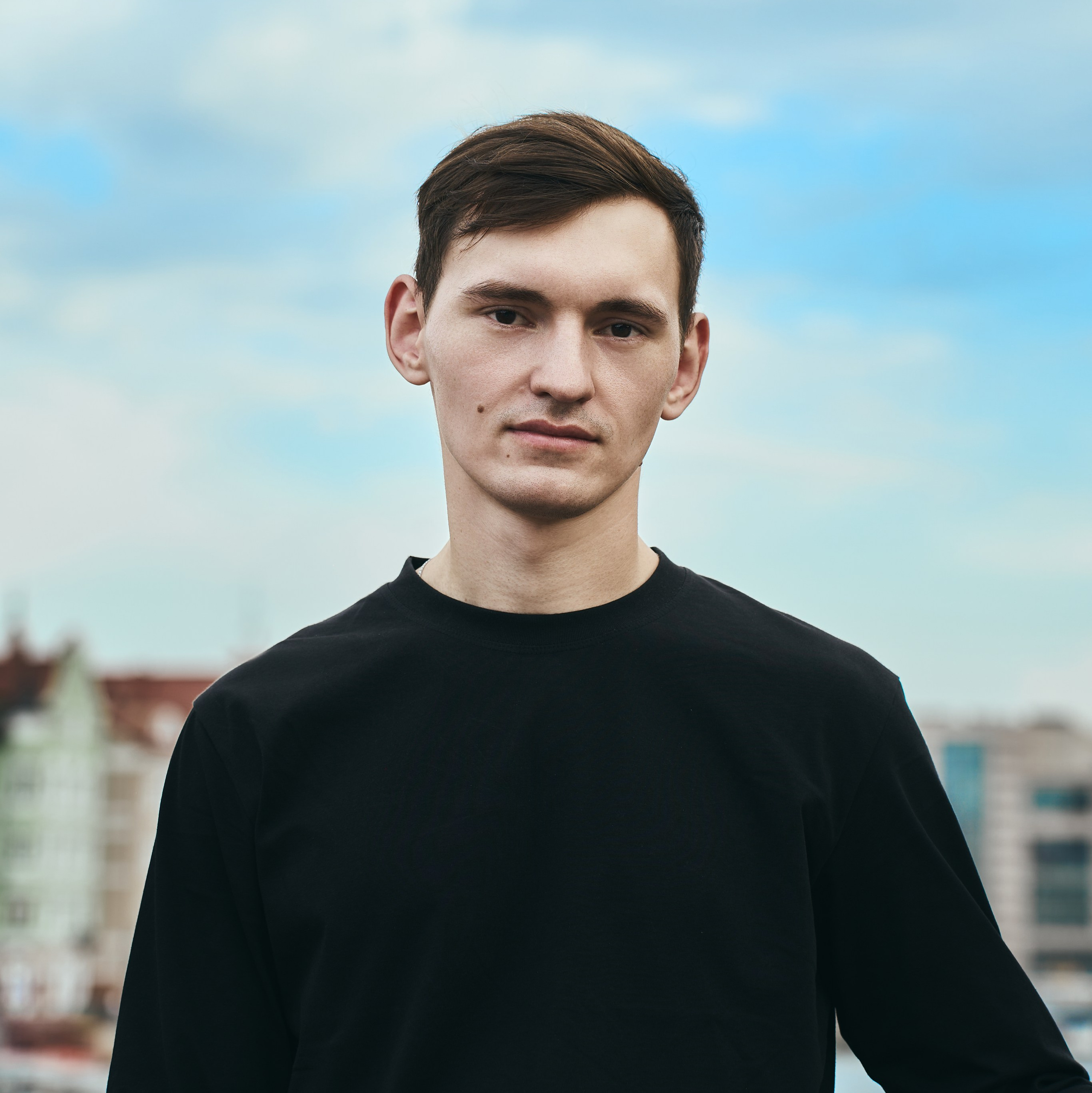 Ринат Миниханов, репортажный фотограф мероприятий и событий в Казани, с фотоаппаратом.