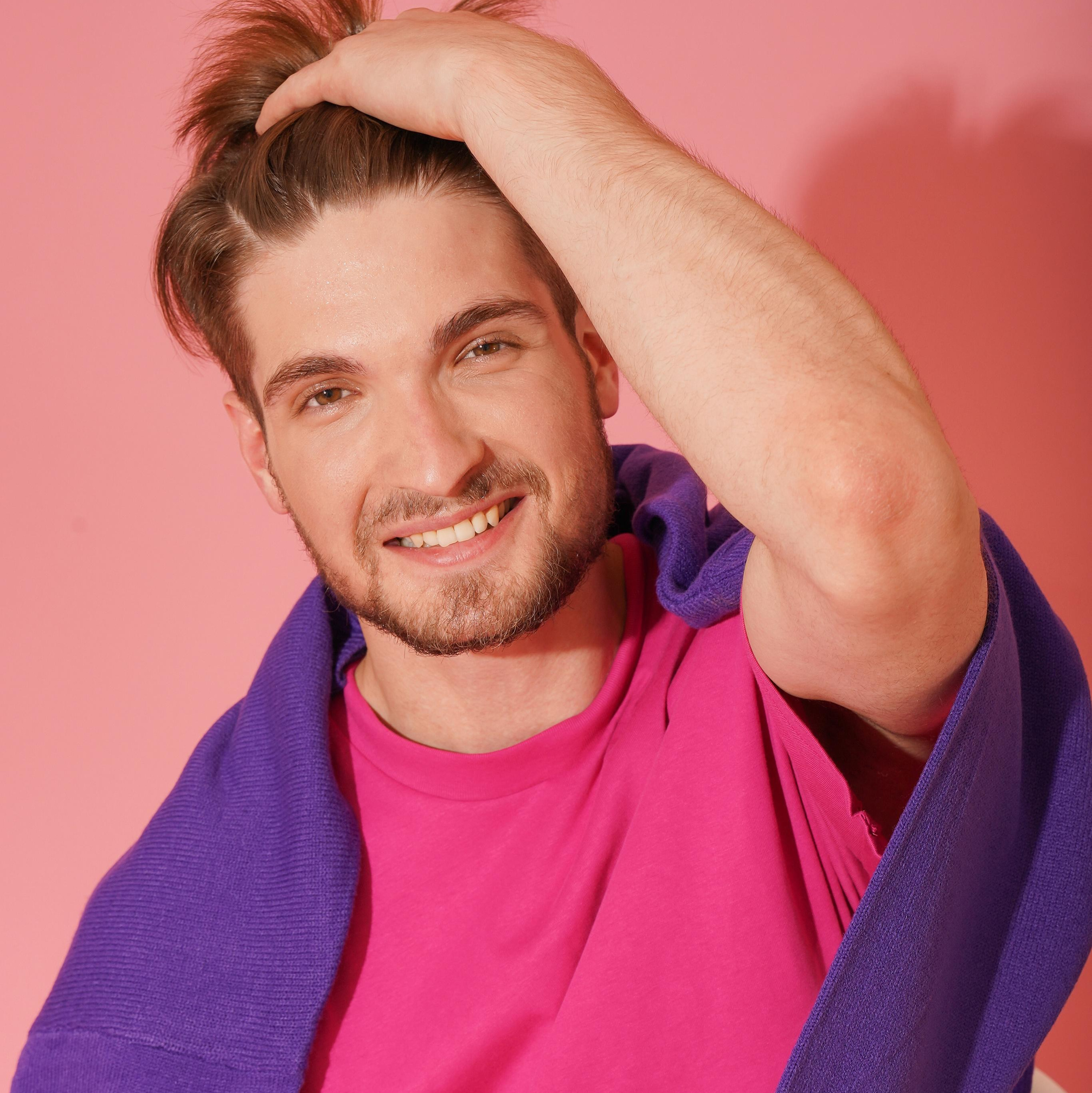 Услуги мужчин моделей для предметной фотосессии в Сочи