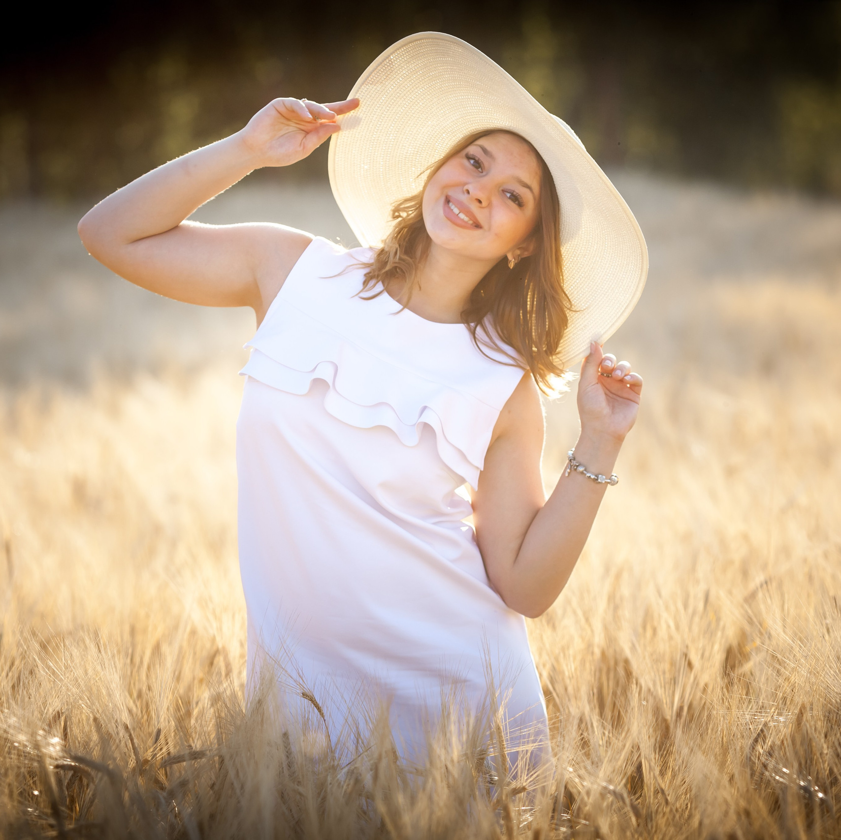 портрет девушки в шляпе для отзыва