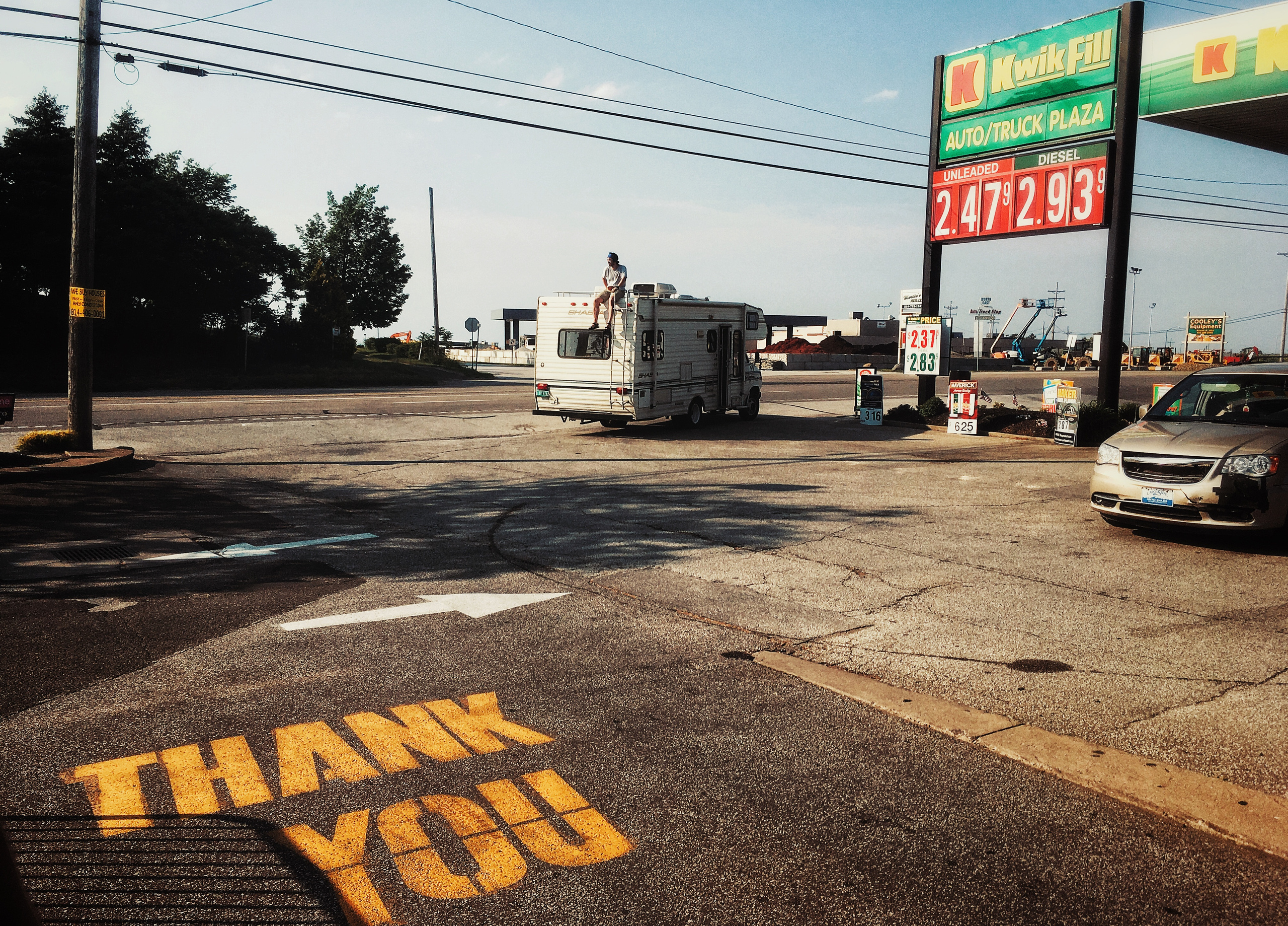 Contacts. See the moment and catche. commercial and reportage