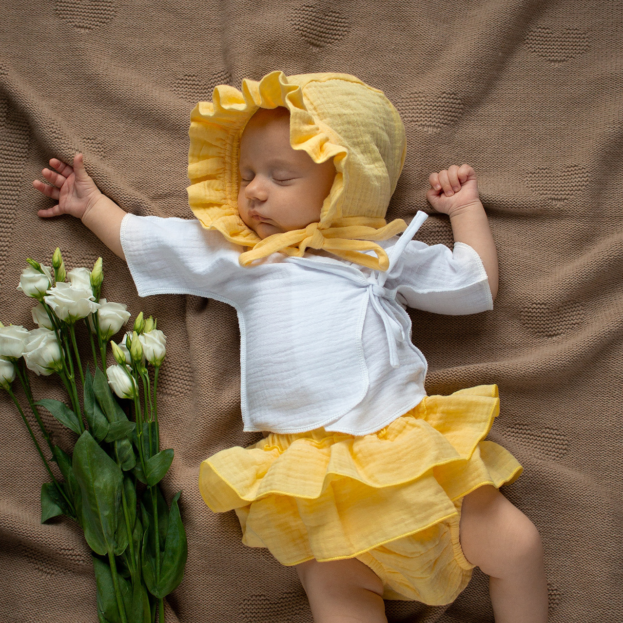 028 Чепчик с воланами. Эко-одежда для детей