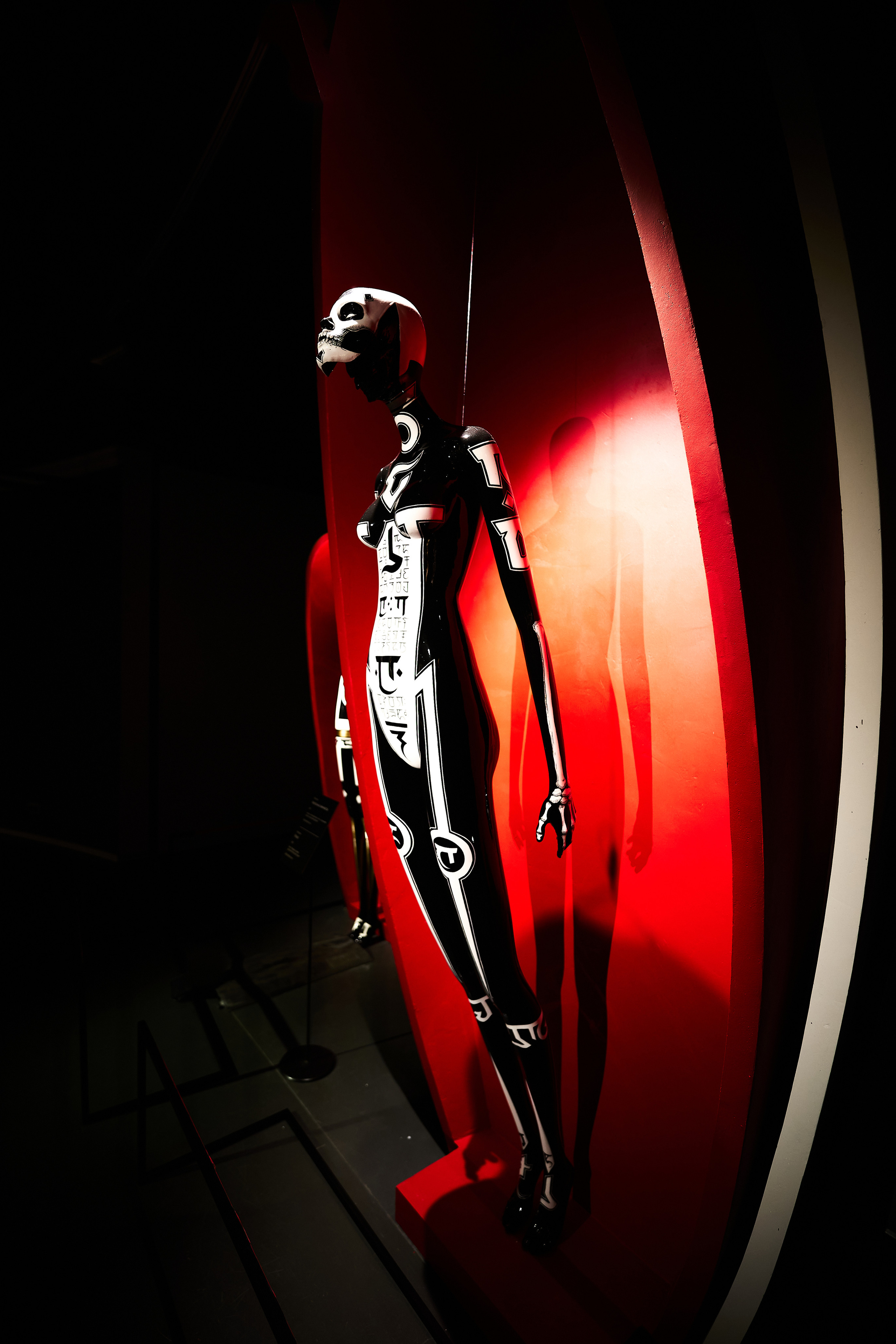 Выставка художника Porkchop под названием La Catedral в музее современного искусства Erarta в Санкт-Петербурге