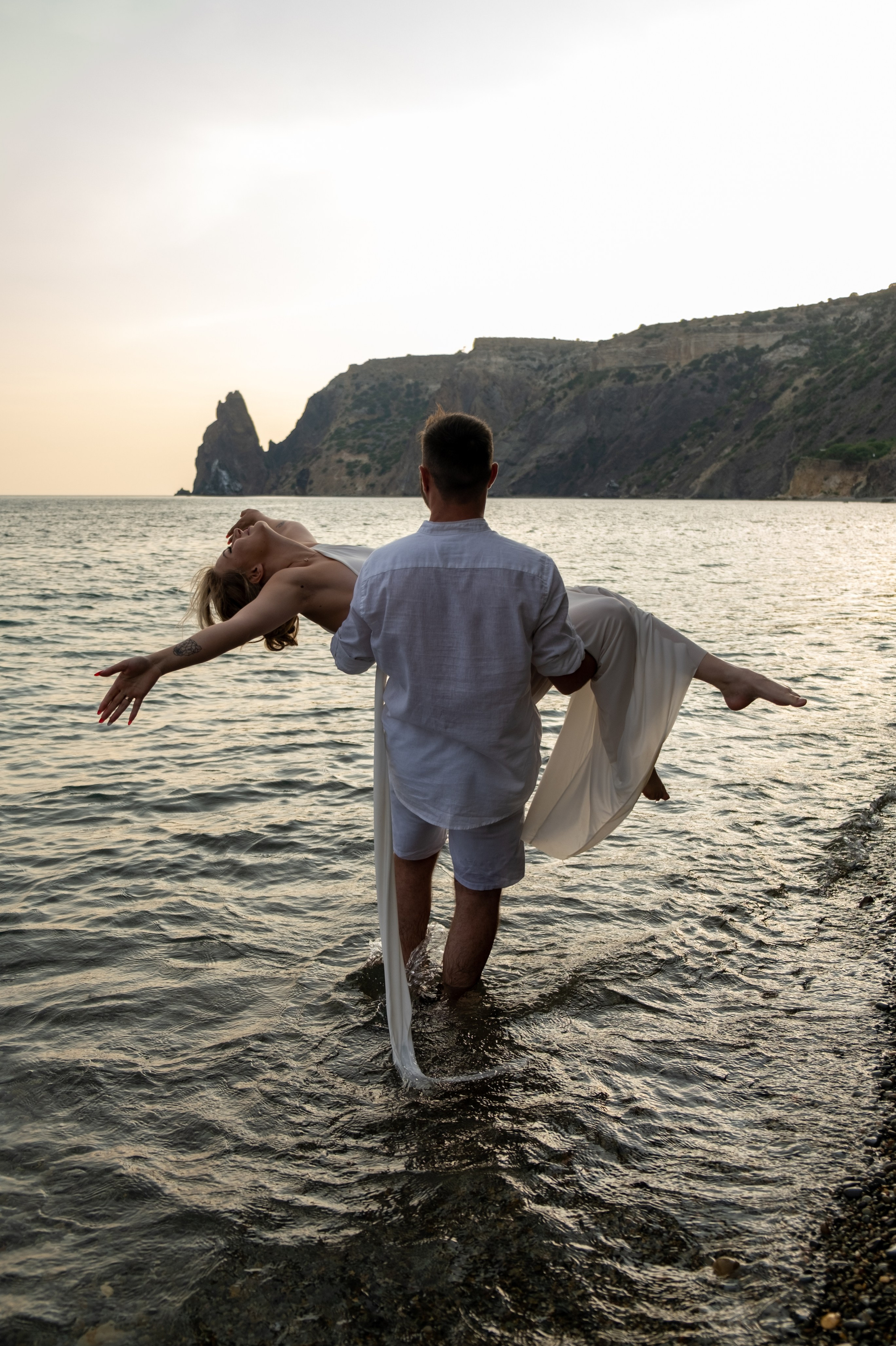 Профессиональная фотосъемка в Крыму. Натуральные эмоции и живые кадры. Забронируйте дату прямо сейчас!