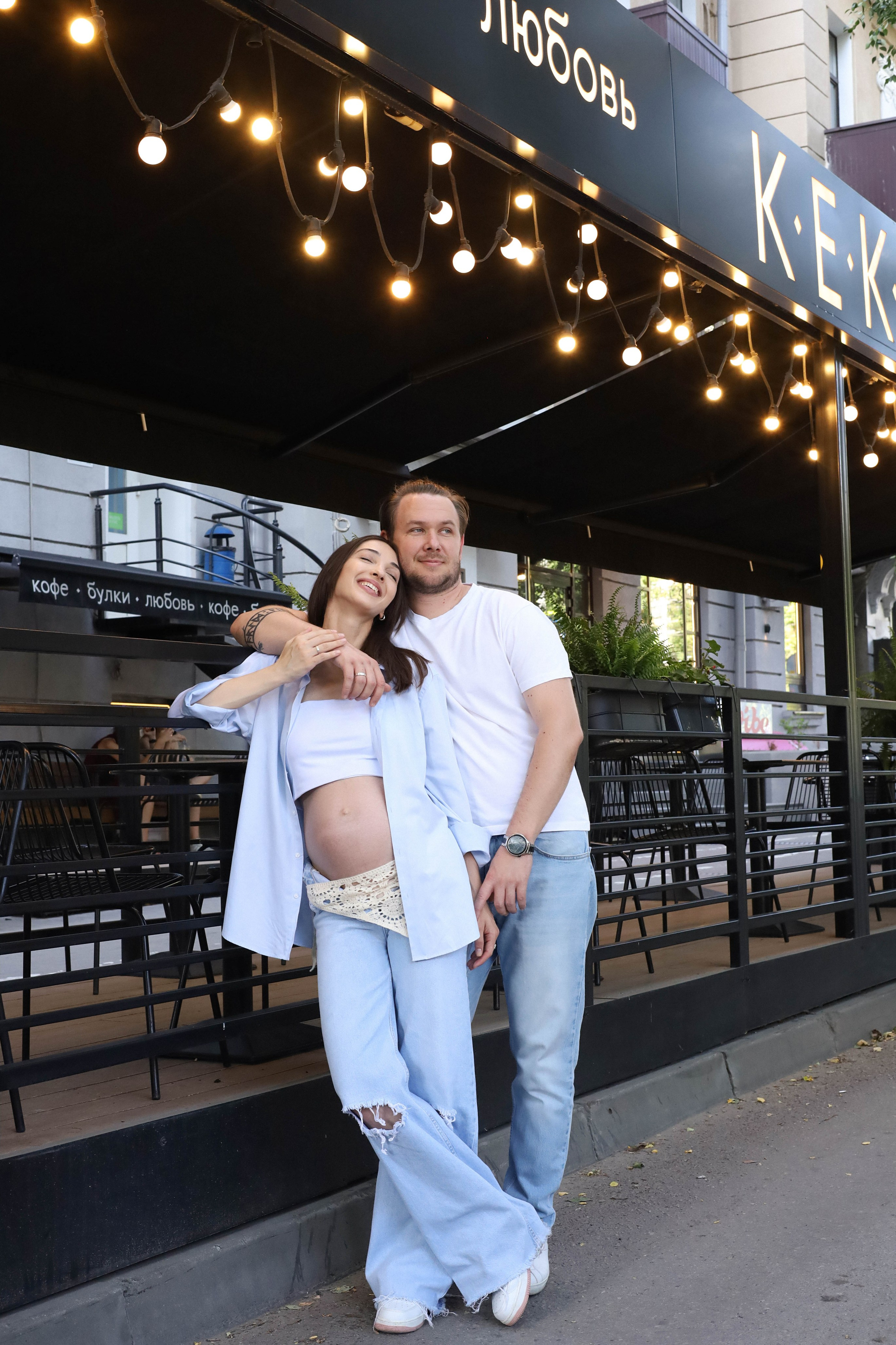 Здравствуйте! Меня зовут Алина, я специализируюсь на женской портретной, парной и семейных съемках