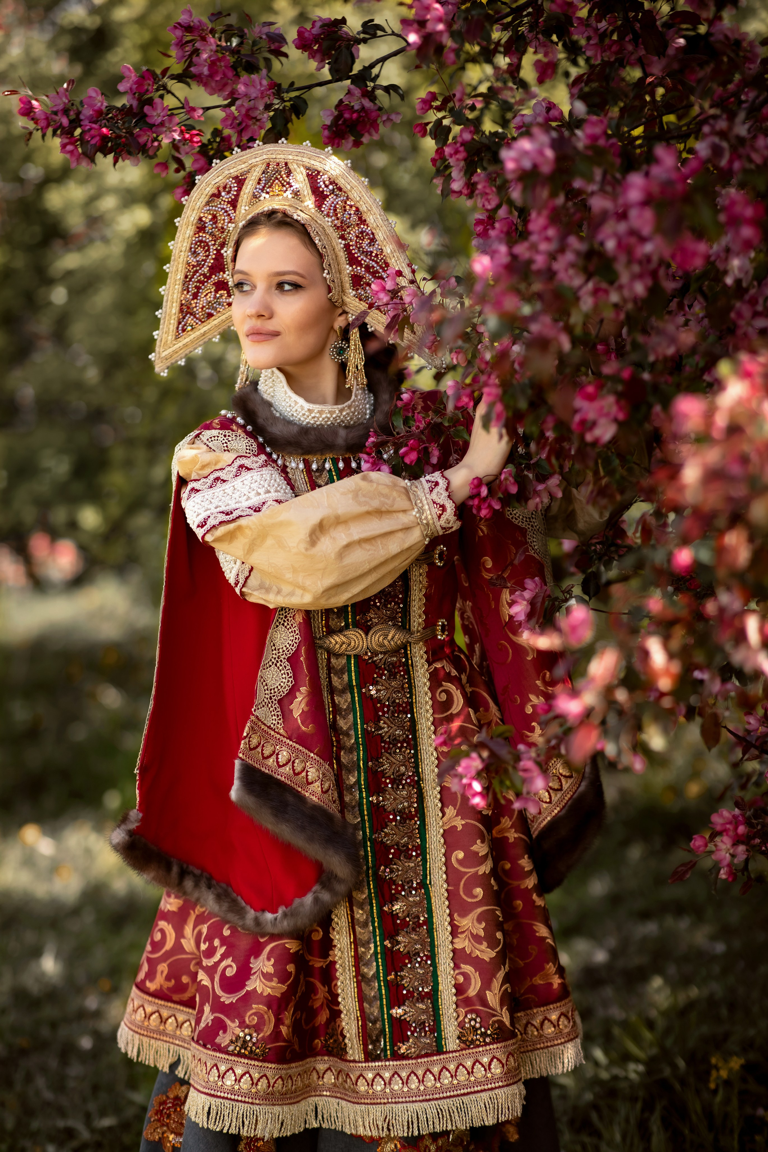 Дизайнер костюмов и украшений, фотограф