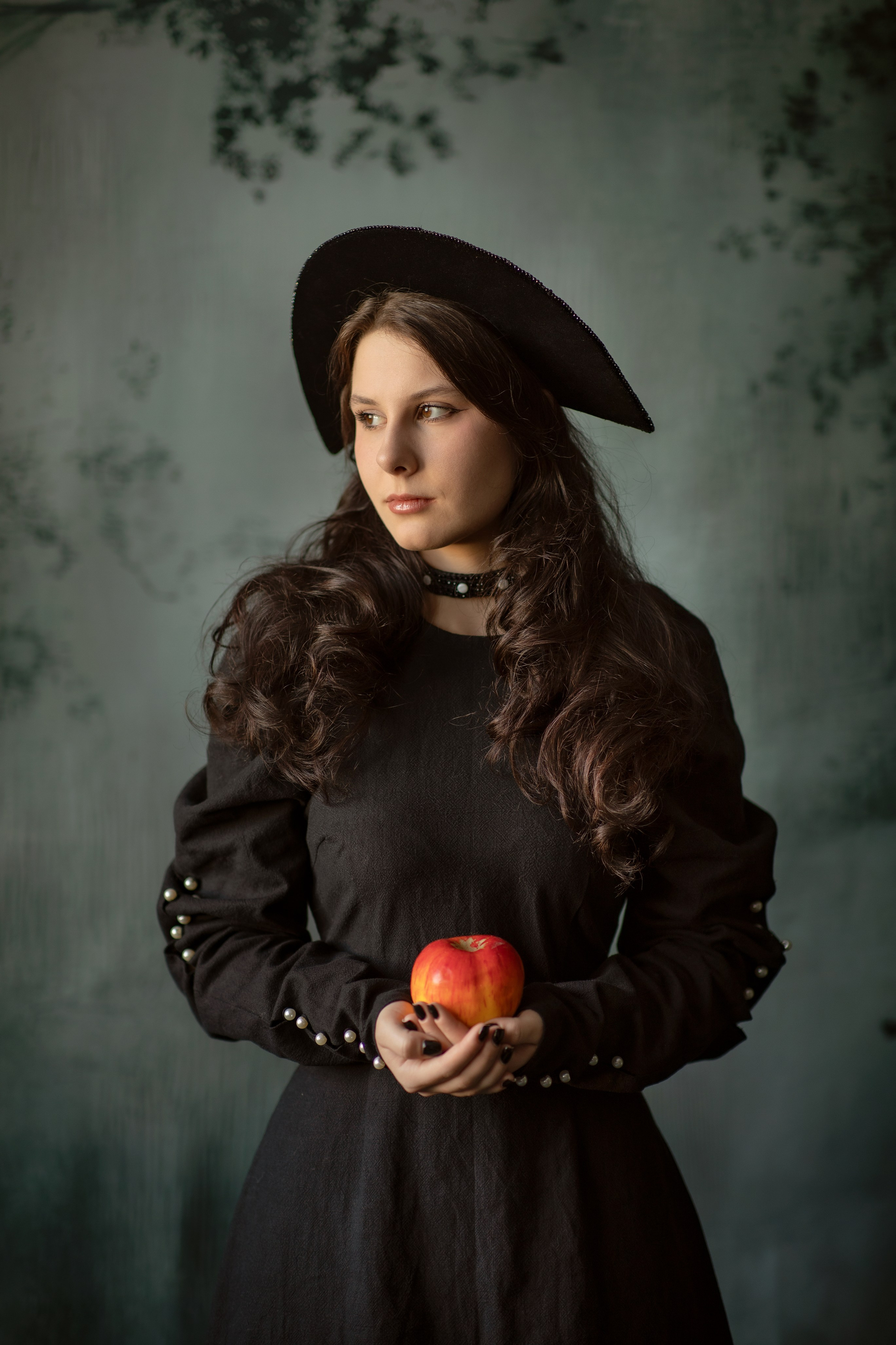 Дизайнер костюмов и украшений, фотограф