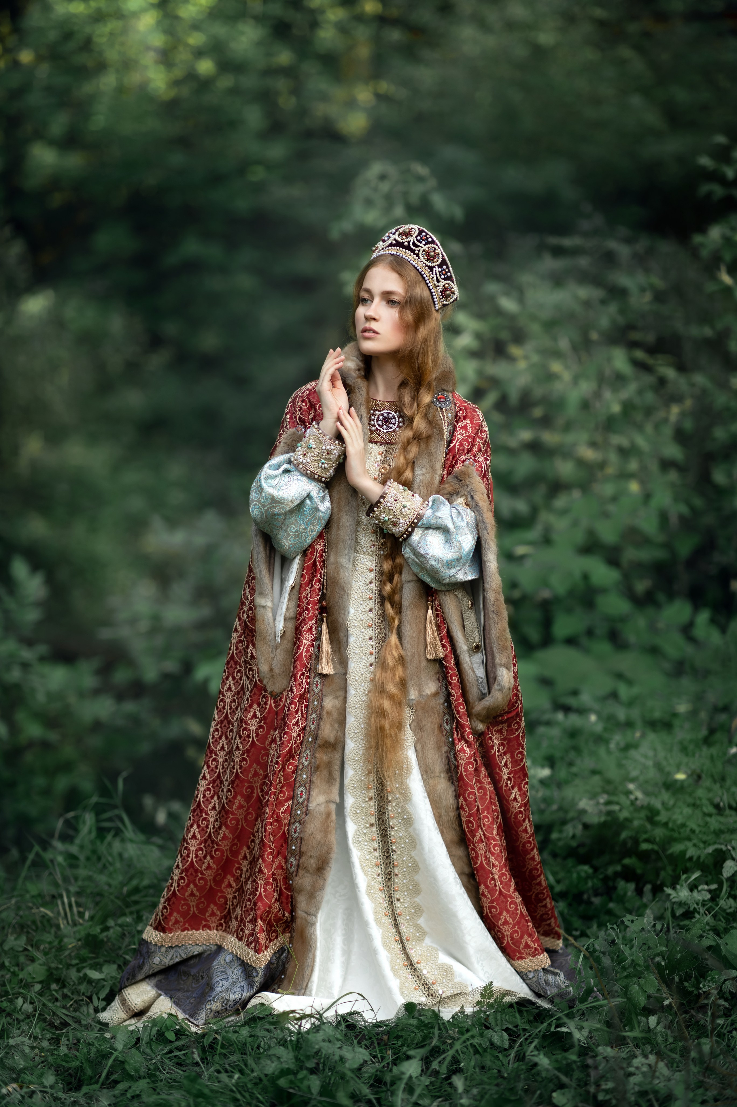 Дизайнер костюмов и украшений, фотограф