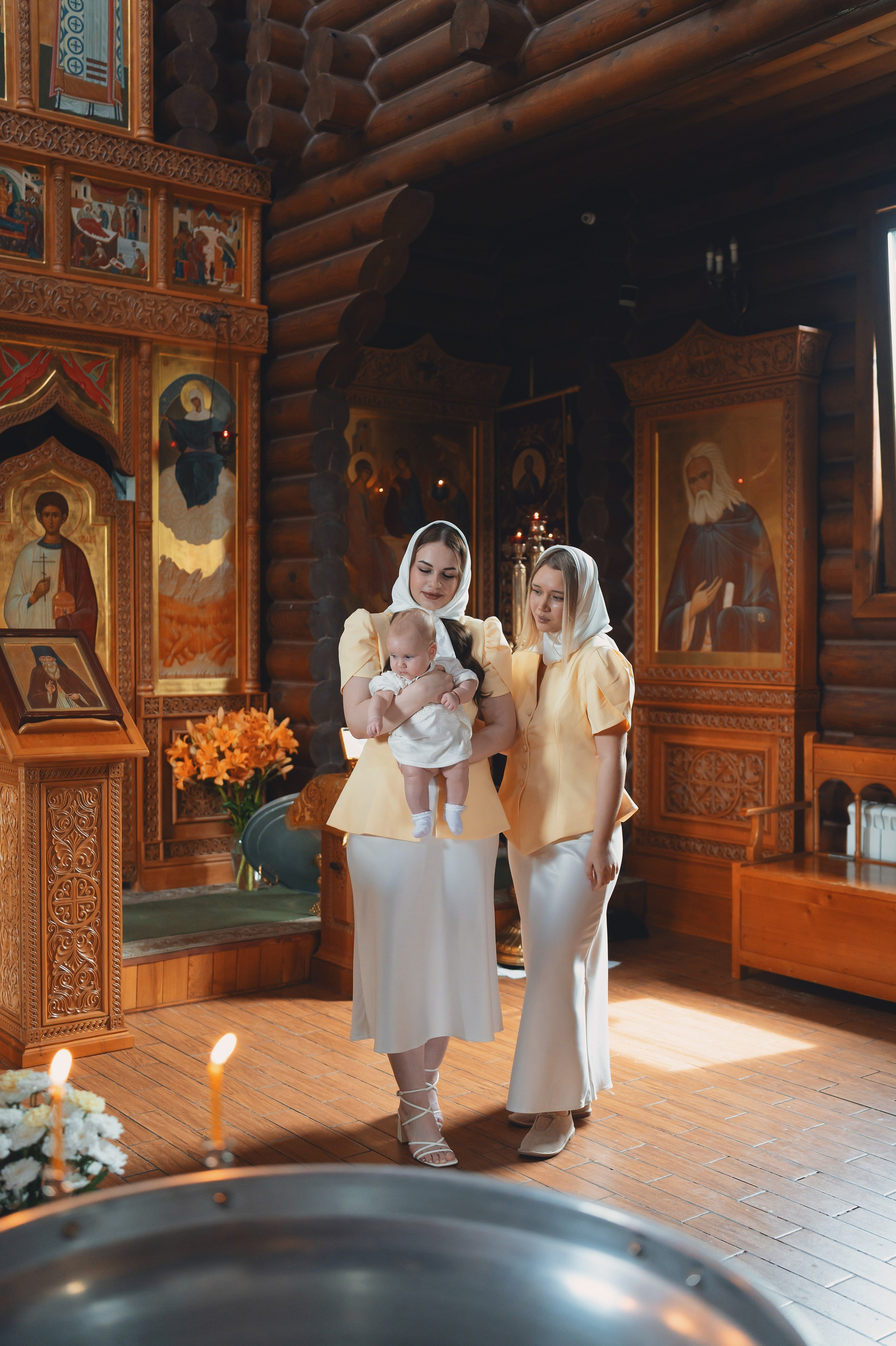 Как одеться на крещение ребёнка: семье и крёстным
