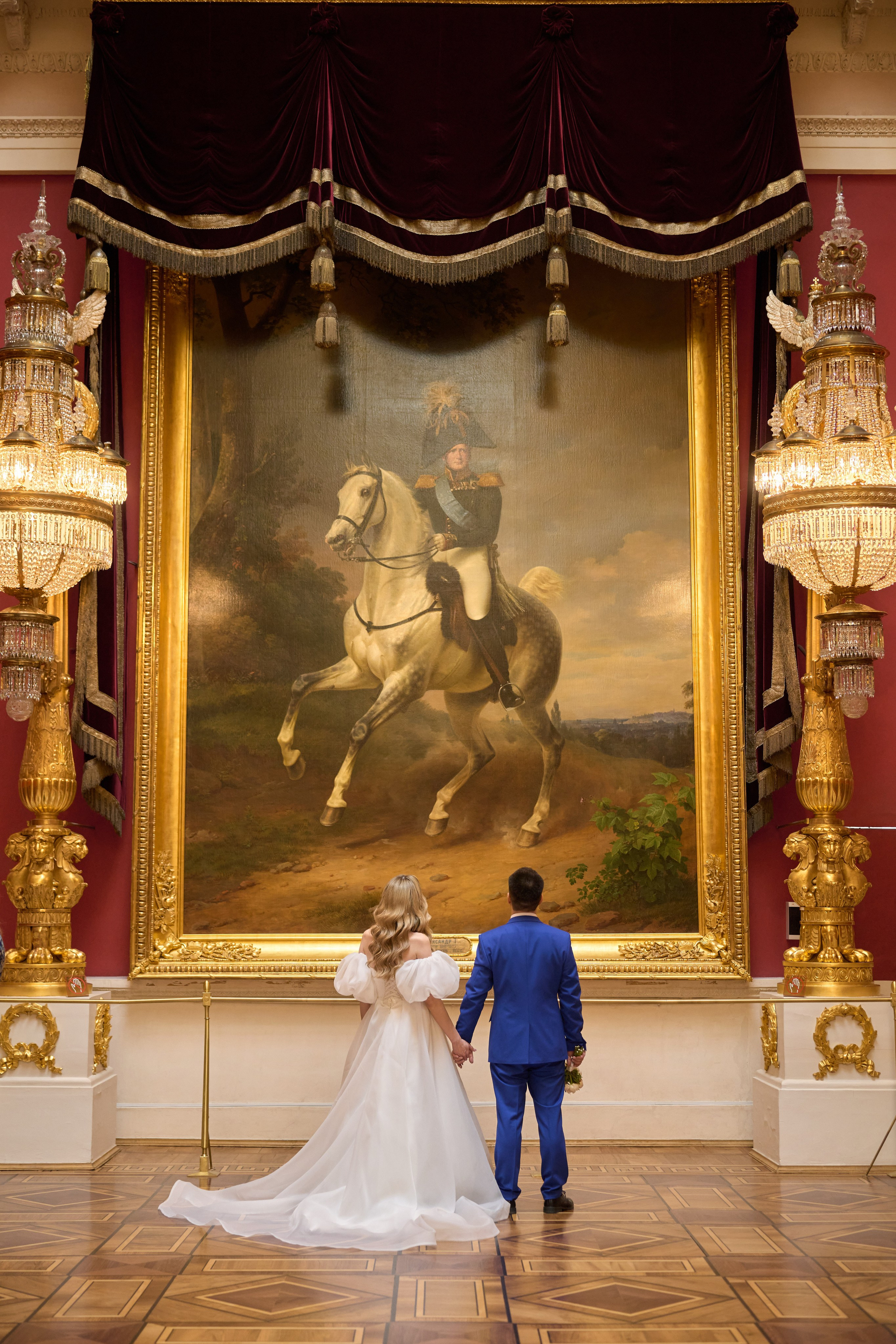 Свадебная фотосессия для пары в Эрмитаже – фотограф на свадьбу в Санкт-Петербурге