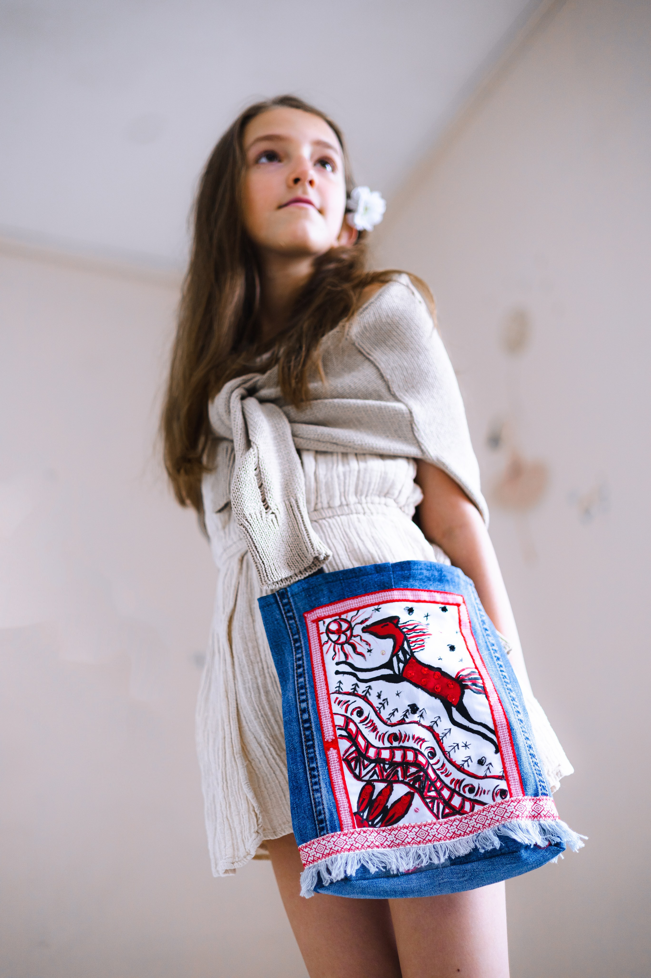 Сумки из денима с мезенской росписью своим руками в мастерской шитья и дизайна. Школа для девочек во Владивостоке — Само Совершенство