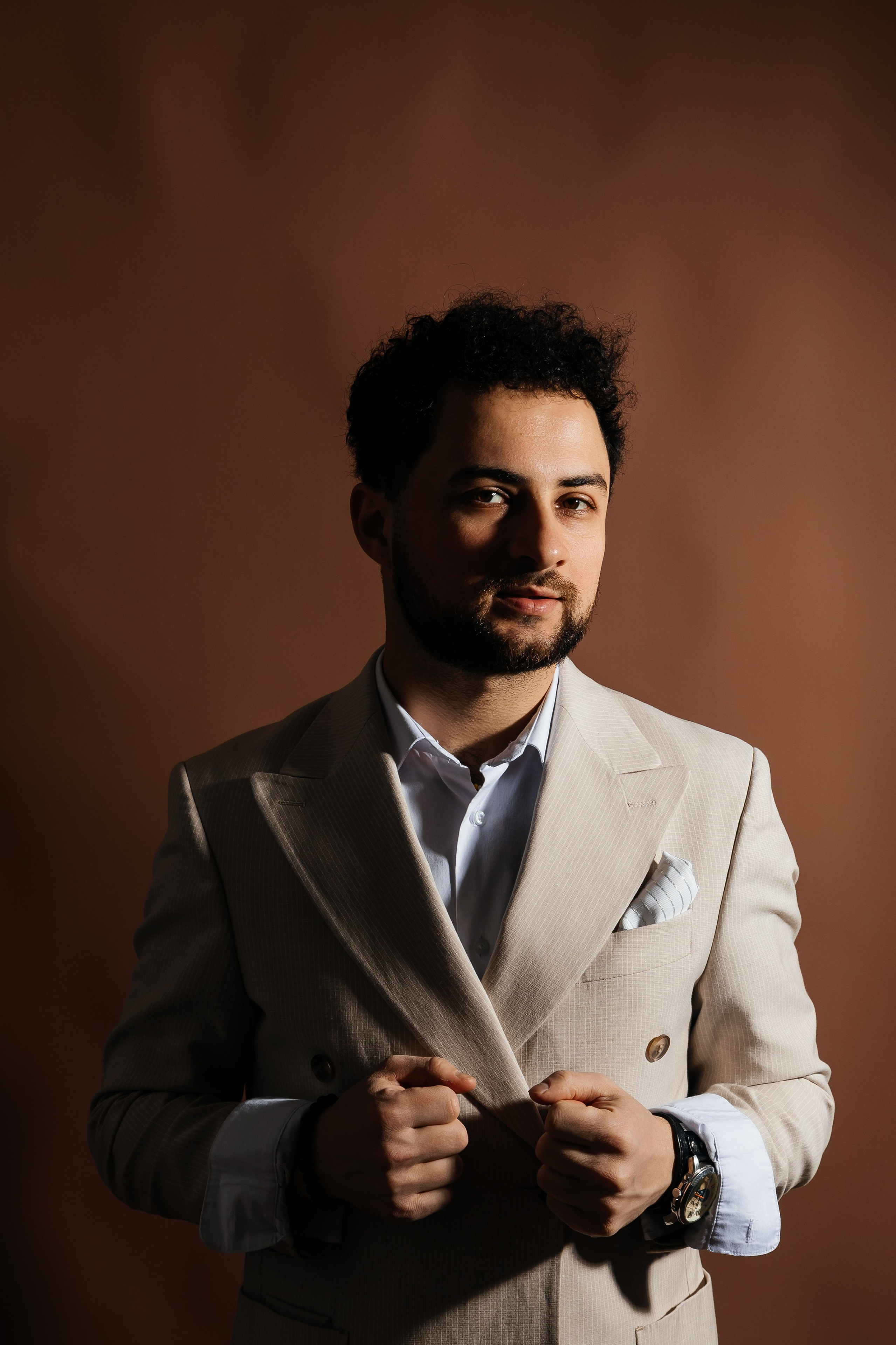 ведущий стоимость