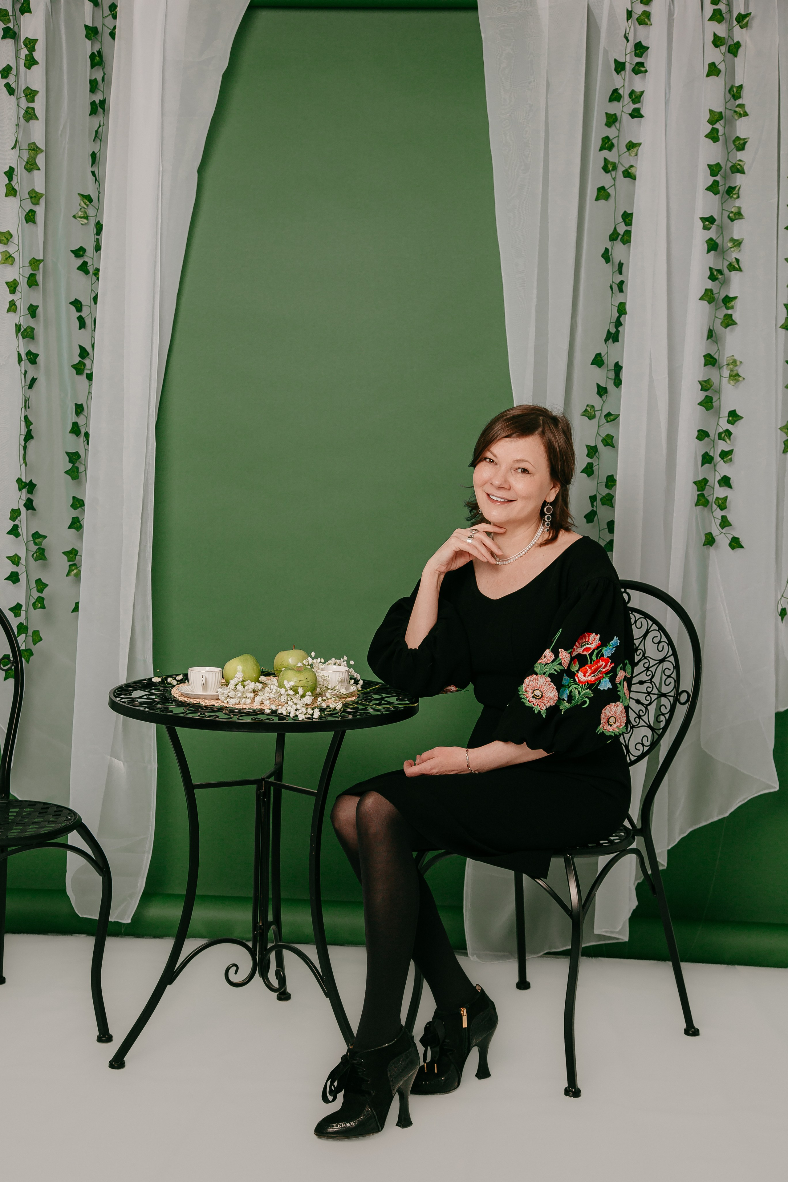 весенний фотодень Москва, фотосессия весной Москва, мини фотосессия в Москве, женская фотосессия Москва, фотосессия в цветении Москва, фотосессия в студии весна, стильная фотосессия для женщины, портретная фотосессия Москва