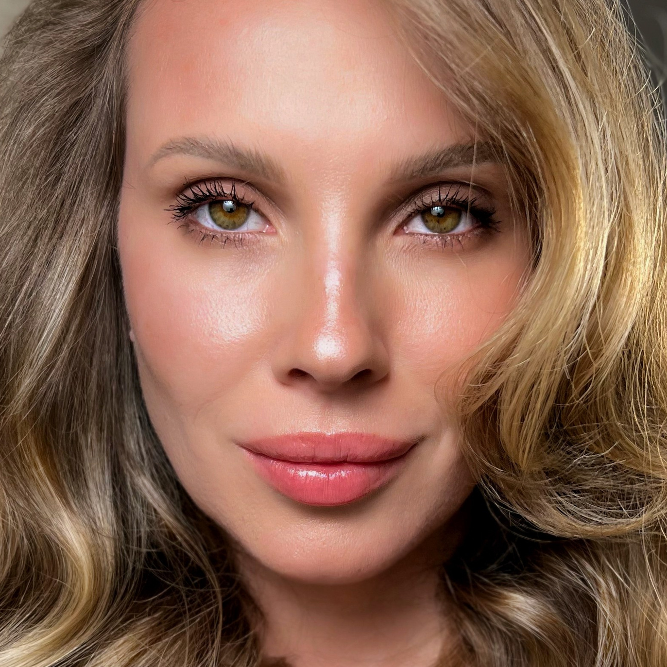 Юлия Донченко, топ-стилист по причёскам и визажист в Москве