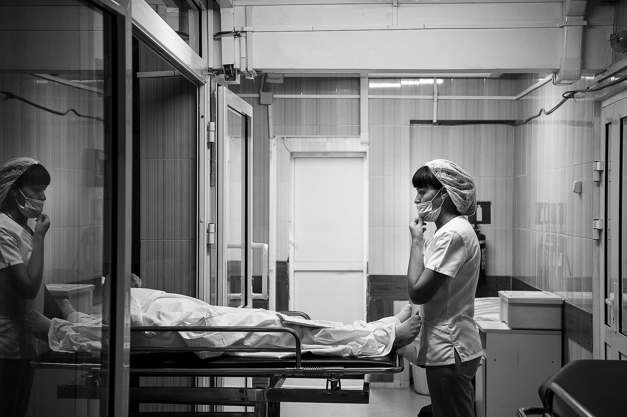 Работа врачей. Репортажная съёмка врачей. Хирургия. Пациент