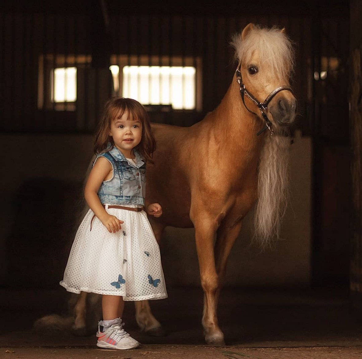 Фотосессия детей с лошадьми в Москве и МО: Детская конная фотография от Светланы Кутейниковой. Фотосессии с лошадьми в Москве от фотографа Кутейниковой Светланы