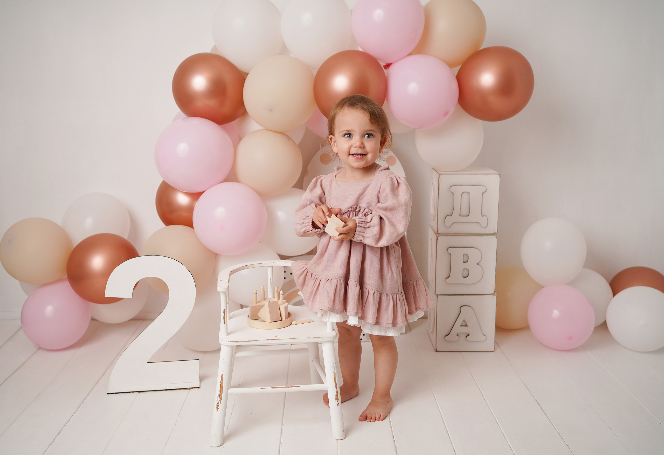 Малышка с родителями приехала на фотосессию «Два годика».