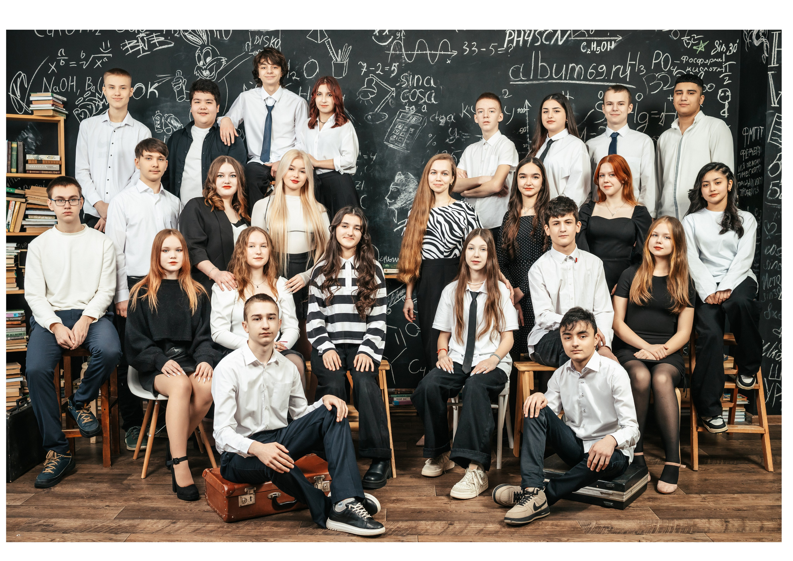Все свои 9-11. Студия школьной фотографии в Твери. Выпускные альбомы в Твери