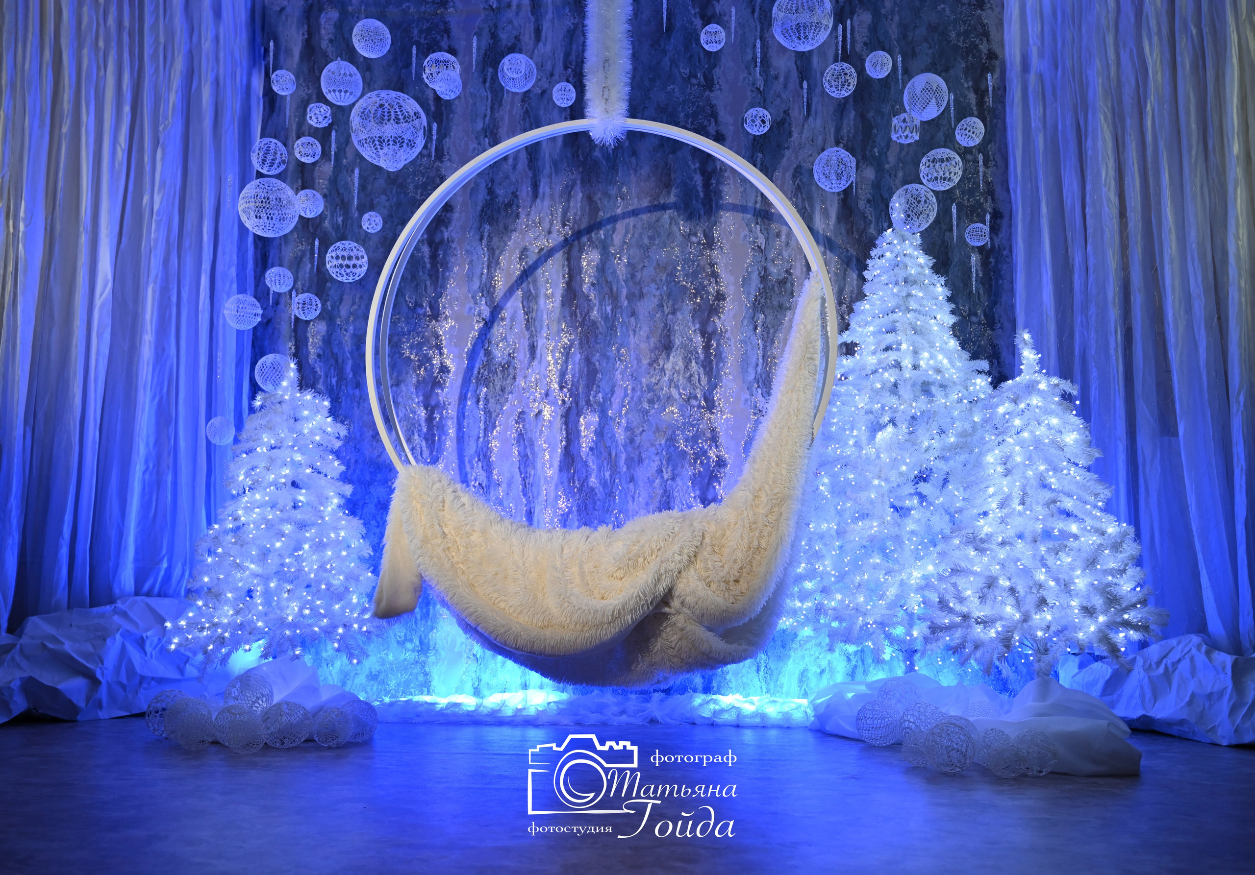 Новогодние локации в студии. Татьяна Гойда портретный и семейный фотограф Ленск. Выпускные альбомы