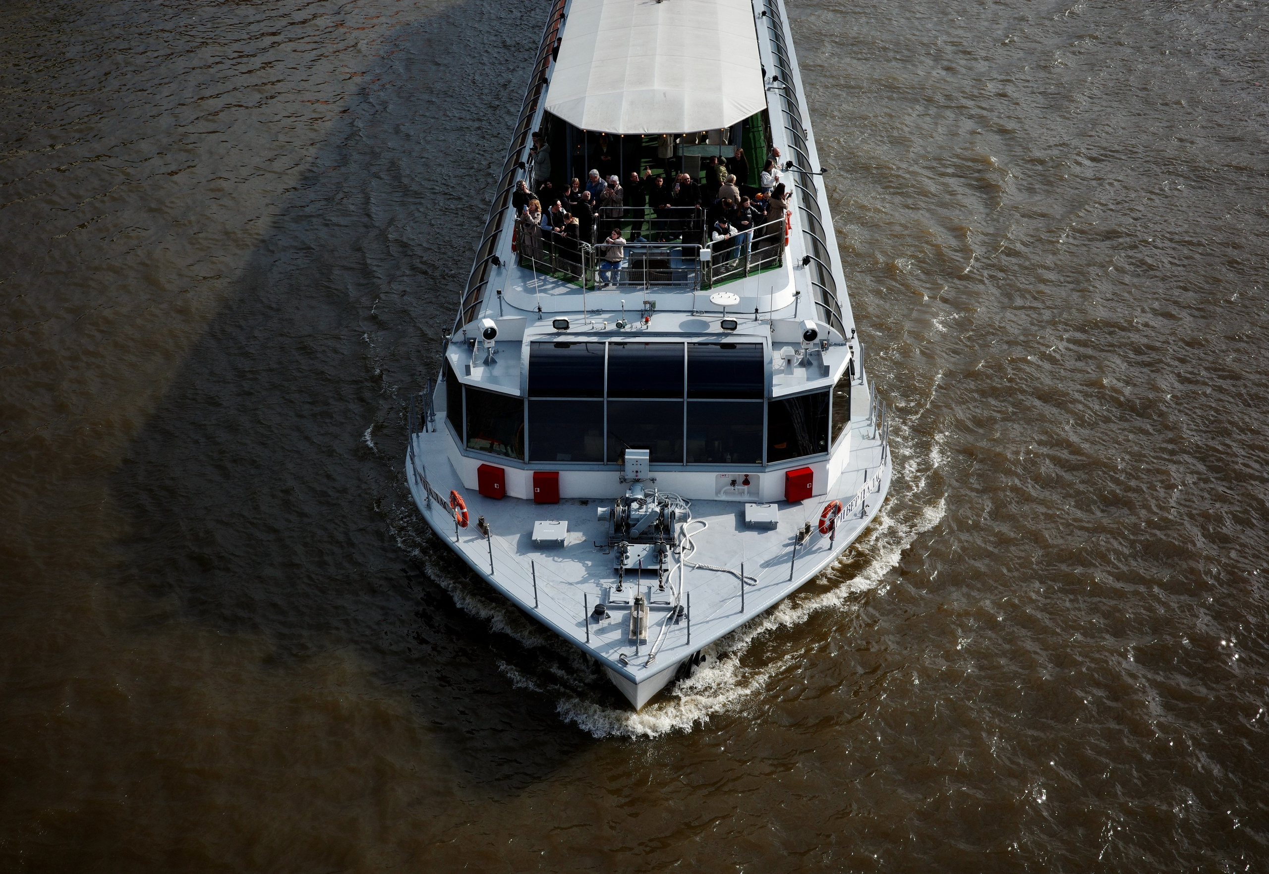 Москва начала мая: подготовка к 9 мая, ГЭС-2, набережные, Пречистенка и Храм Христа Спасителя. Проект «Фотокладовка»: блог уличной фотографии в формате street photo
