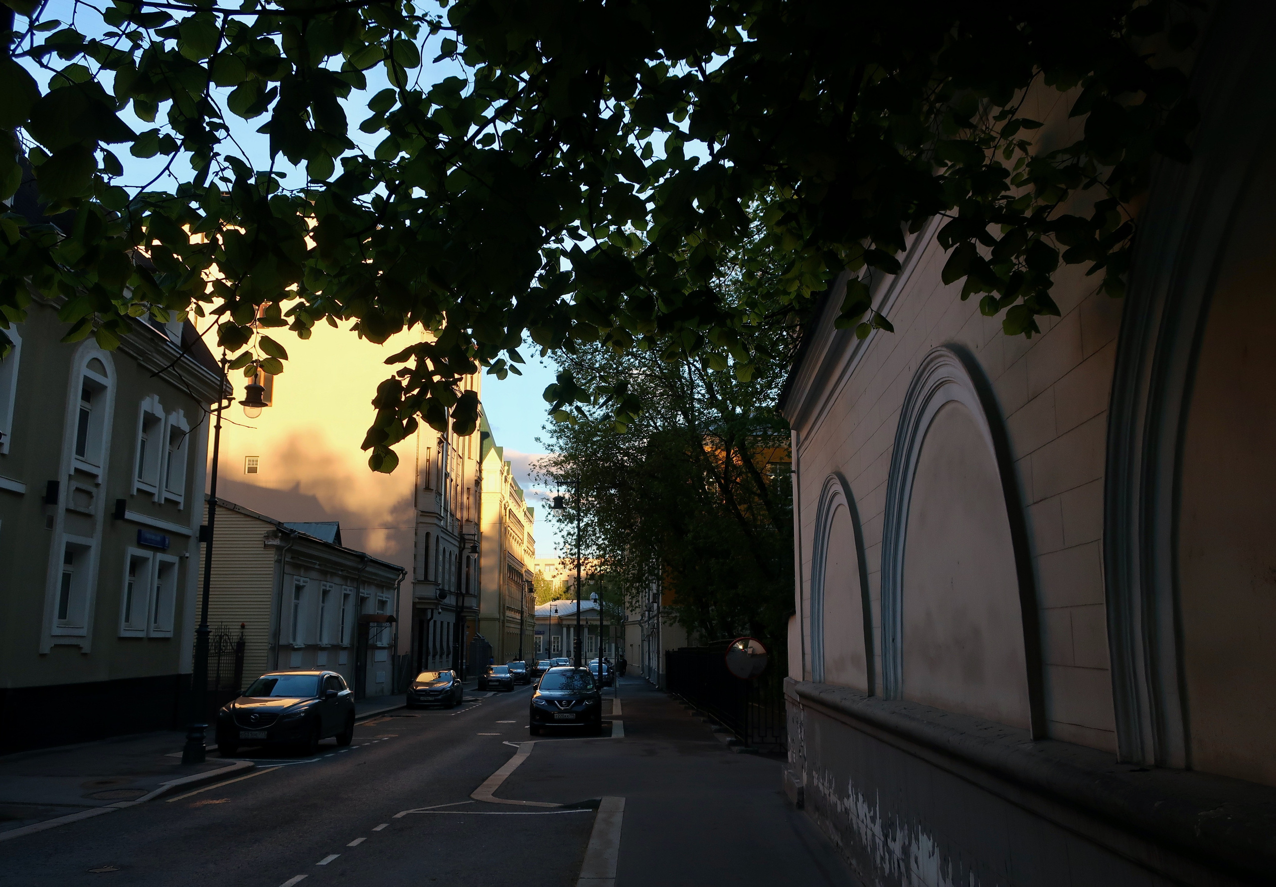 Фотопрогулка по Москве: Остоженка, Пречистенка и переулки. Проект «Фотокладовка»: блог уличной фотографии в формате street photo