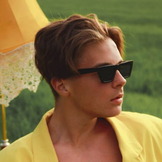 Креативные концепции предметной съемки с мужчинами в Нижнем Новгороде.