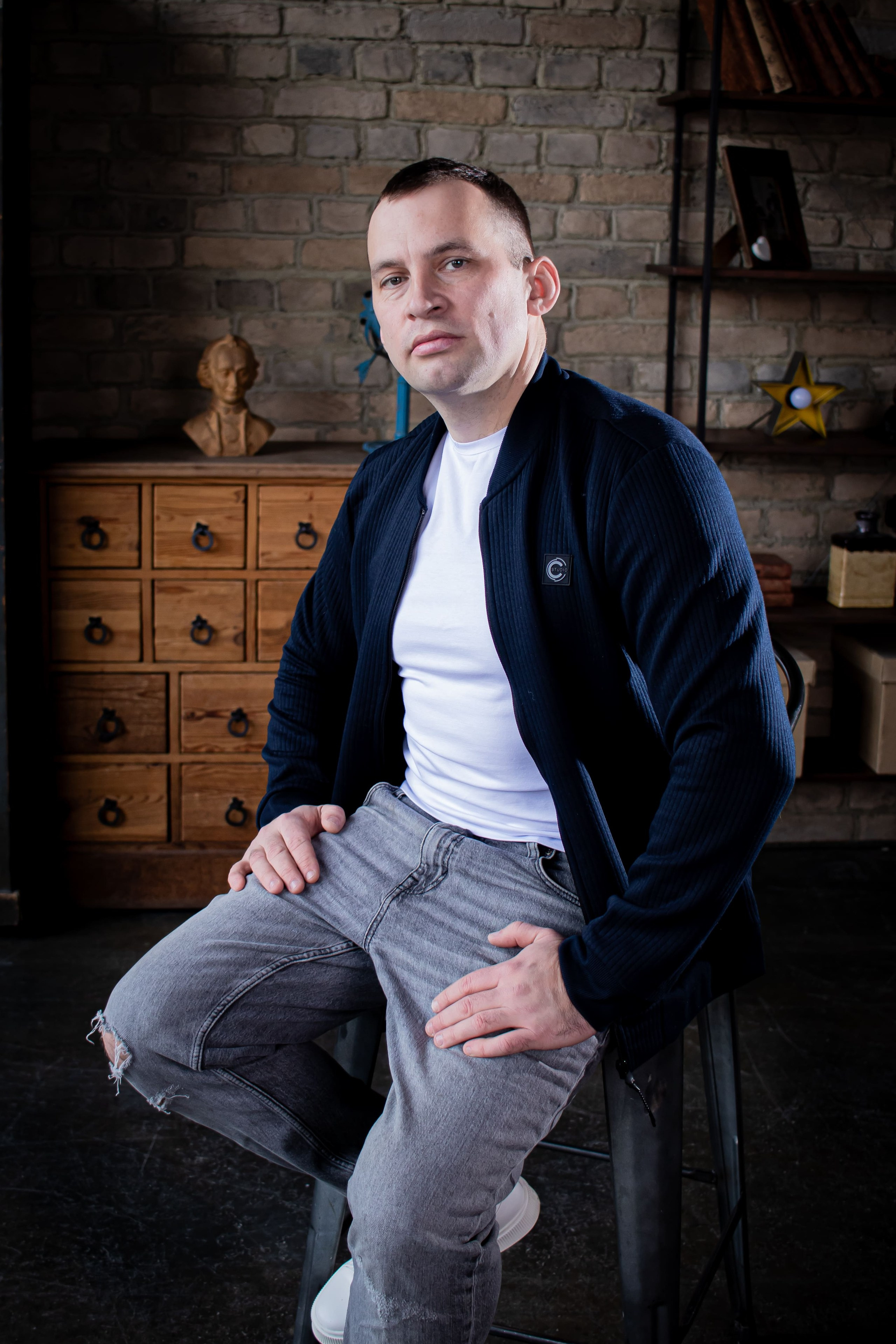 деловой мужской портрет в студии, фотограф Карасёва Елена