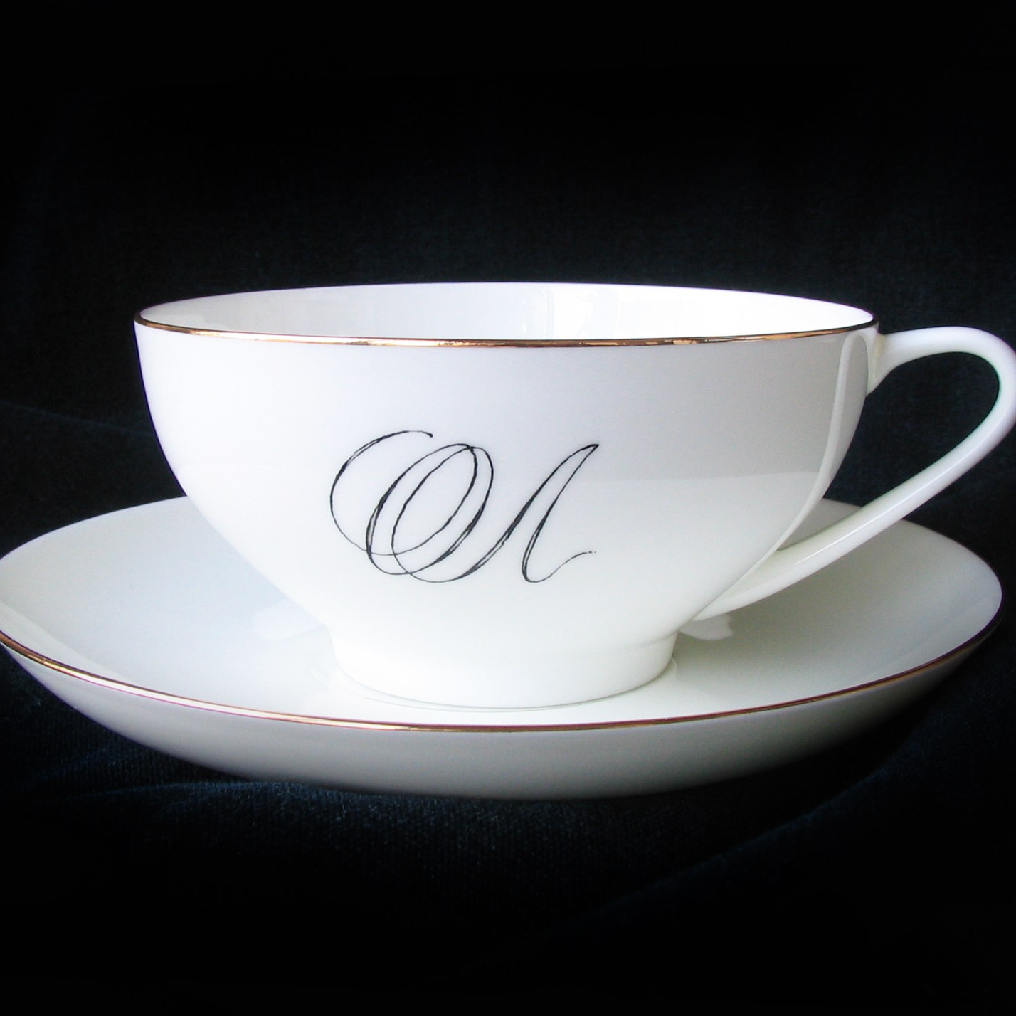 Именная каллиграфия на вашем фарфоре в Санкт-Петербурге