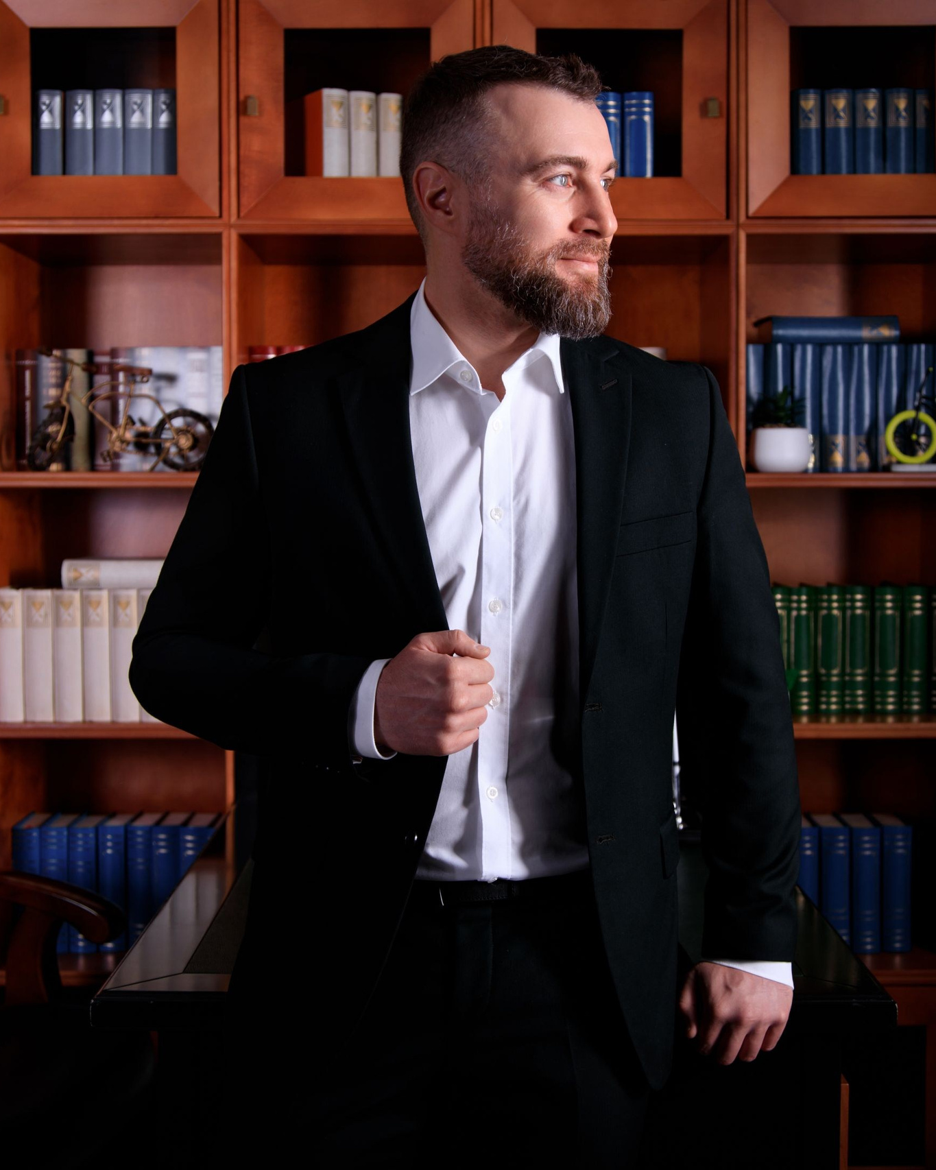 Портретная бизнес фотосессия в Краснодаре | Фотостудия FOTOGEN - Короткие фотосессии для деловых встреч.