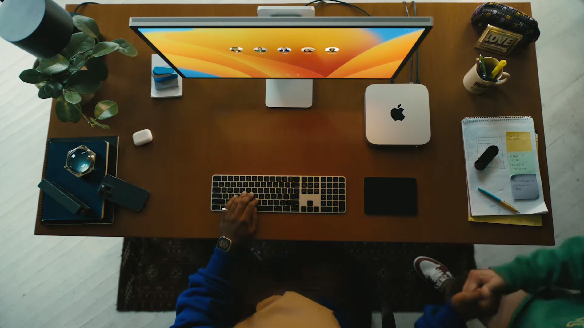 Apple анонсировало обновленные модели MacBook Pro и Mac Mini. Фотограф — видеограф в Москве Дмитрий Менделеев