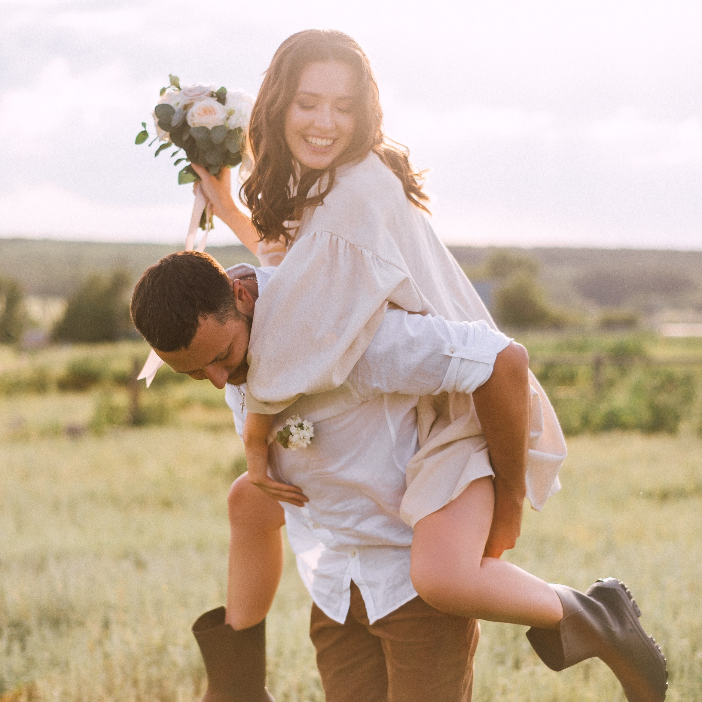 Love story на ферме , жених и невеста в резиновых сапогах