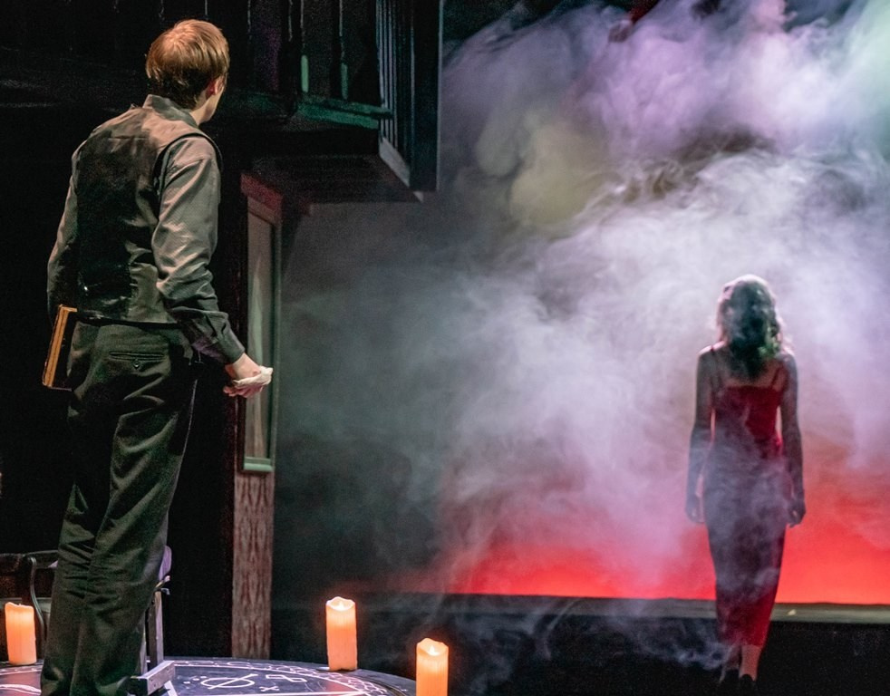 Рождественские встречи и спектакль Сергея Федотова «Рождество с Демоном» в пермском театре «У Моста». Журнал о самом особенном. Пермь и Пермский край