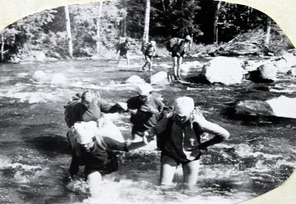 Тайгой и водой Прибайкалья (1966). Фотограф Эдуард Алмадаков