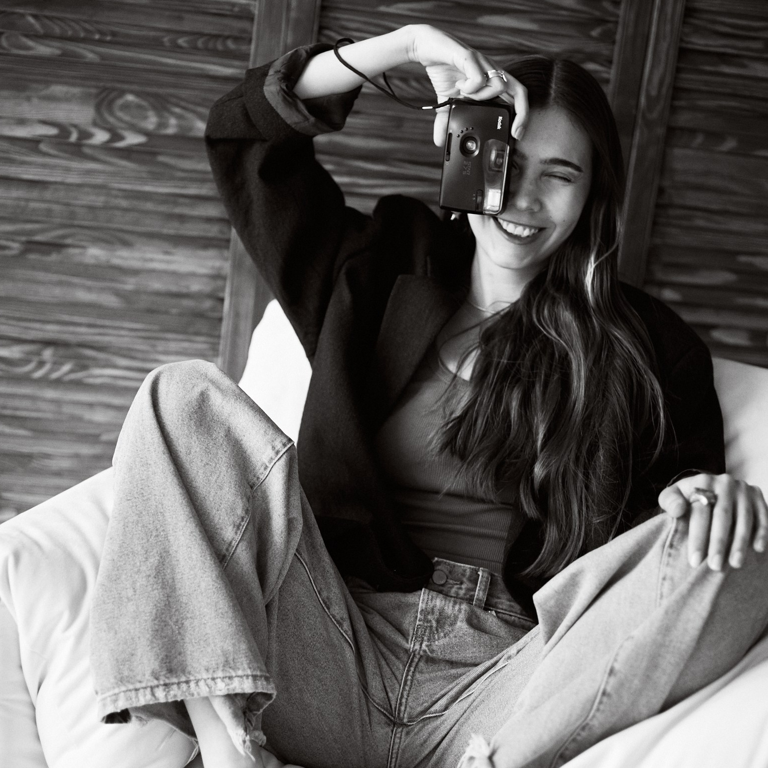 Заказать фотосессию в Екатеринбурге фотограф Анастасия Жерновская индивидуальный портрет семейная съемка фотосессия беременности Екб. Фотосъемка для маркетплейсов Wildberries Ozon ВБ нейрофото нейросеть предметка косметика одежда на моделях. Профессиональные фотоуслуги в Екатеринбурге стоимость за час прайс