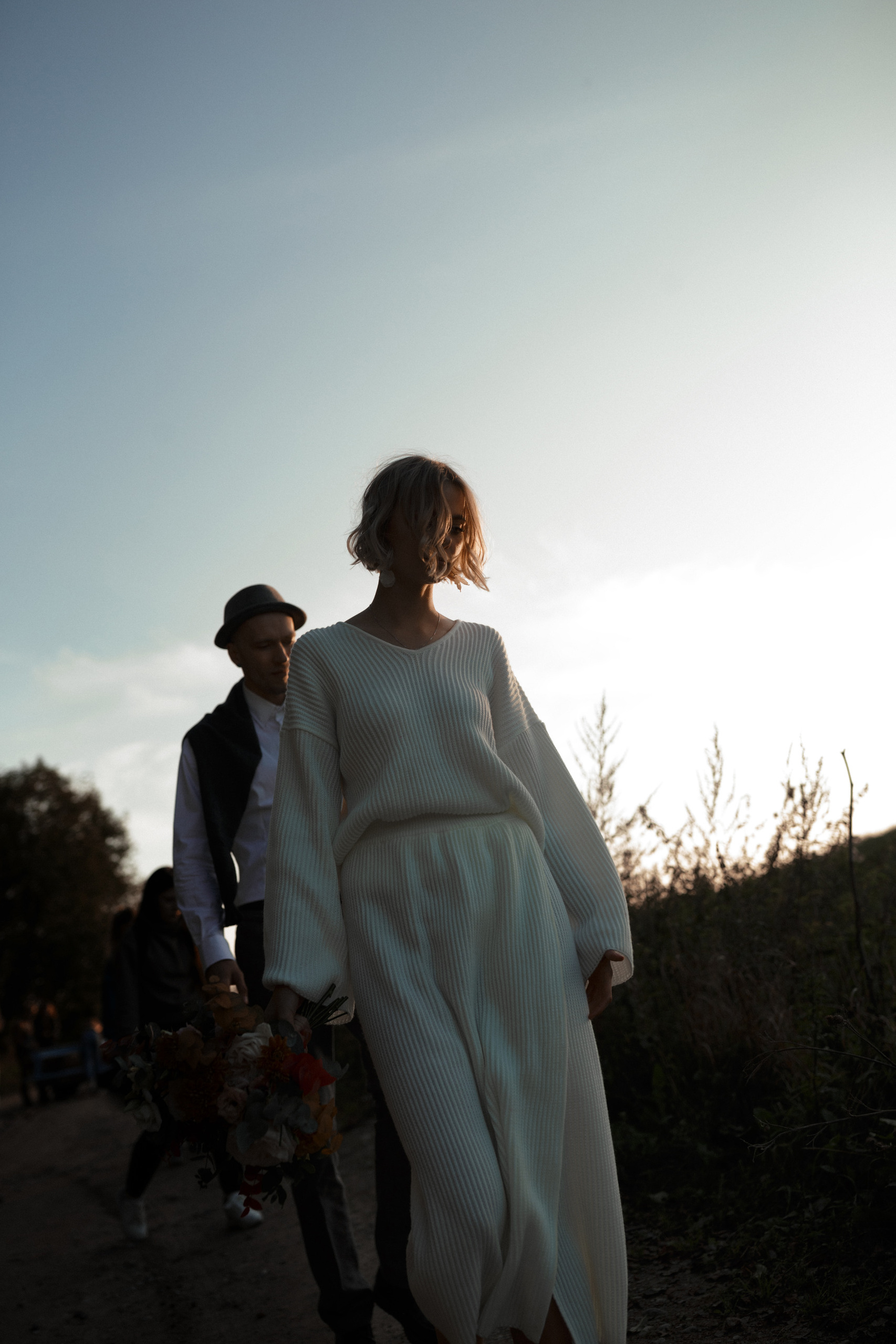 Чувственная фотосессия  в поле