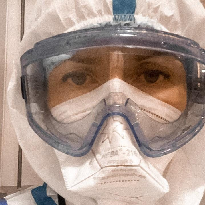 Волонтер в ковидном центре