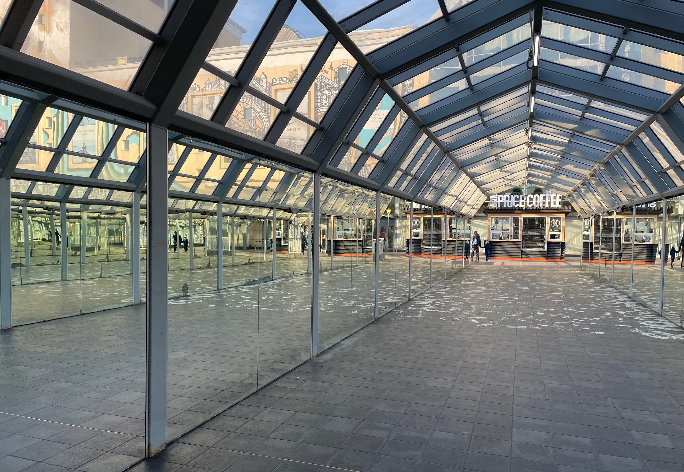 Обновленный Атриум: более 15 арт-объектов на стенах московского ТЦ. Проект «Фотокладовка»: блог уличной фотографии в формате street photo