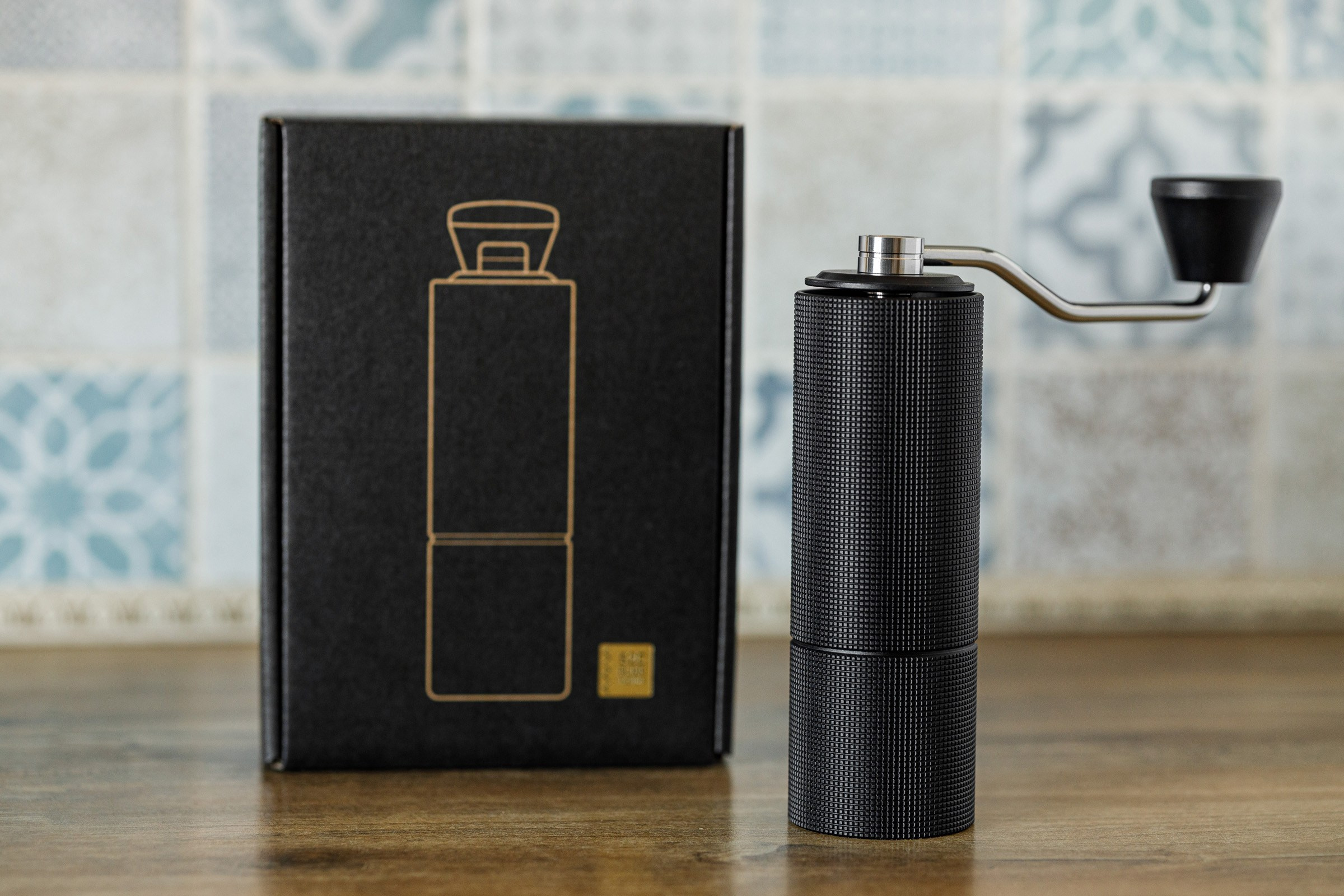 Ручная кофемолка Timemore chestnut C3. Предметная съемка. Фотосъёмка блюд и напитков в Москве и Московской области. Фотограф Павел Коротков