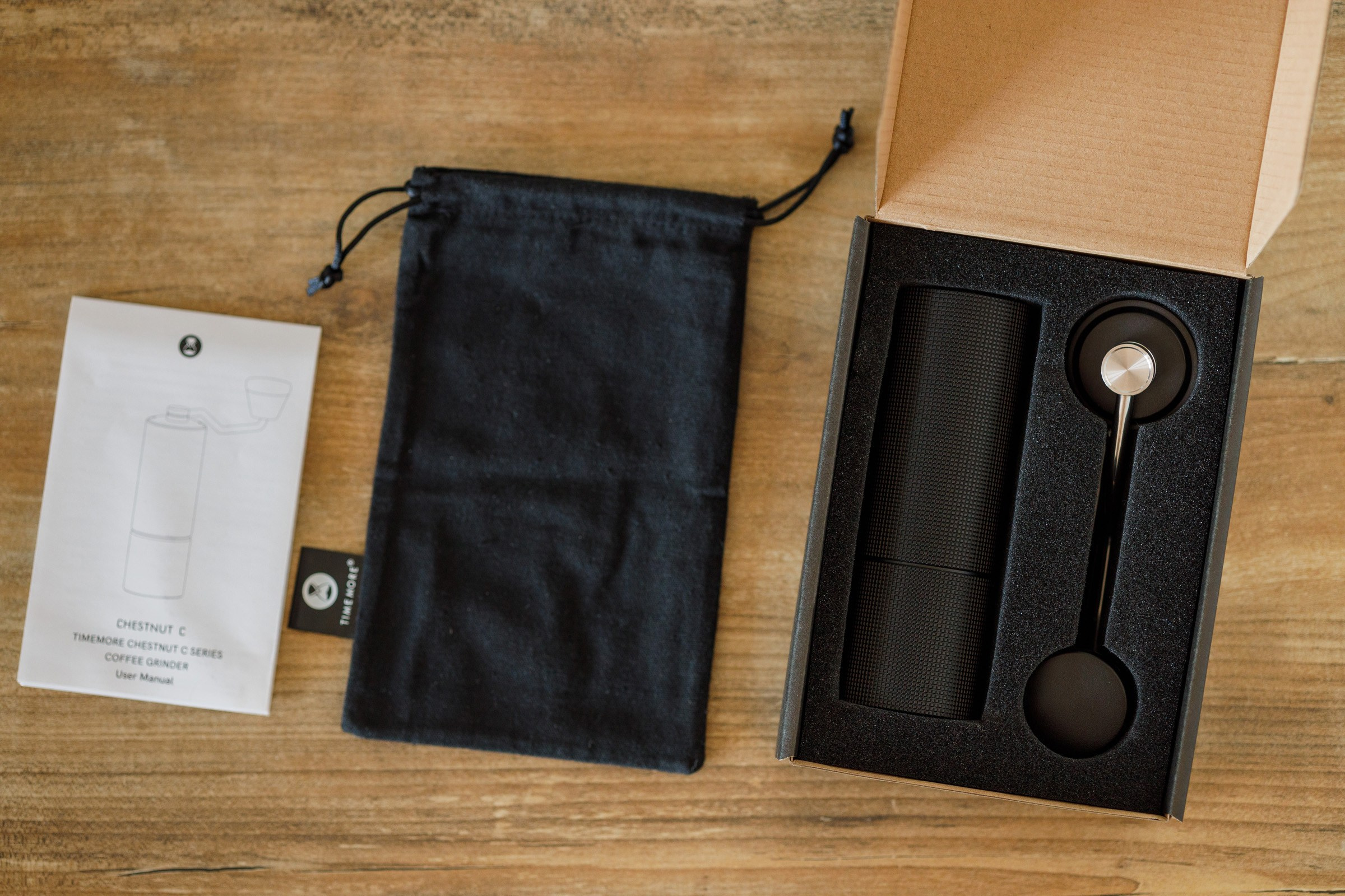 Ручная кофемолка Timemore chestnut C3. Предметная съемка. Фотосъёмка блюд и напитков в Москве и Московской области. Фотограф Павел Коротков