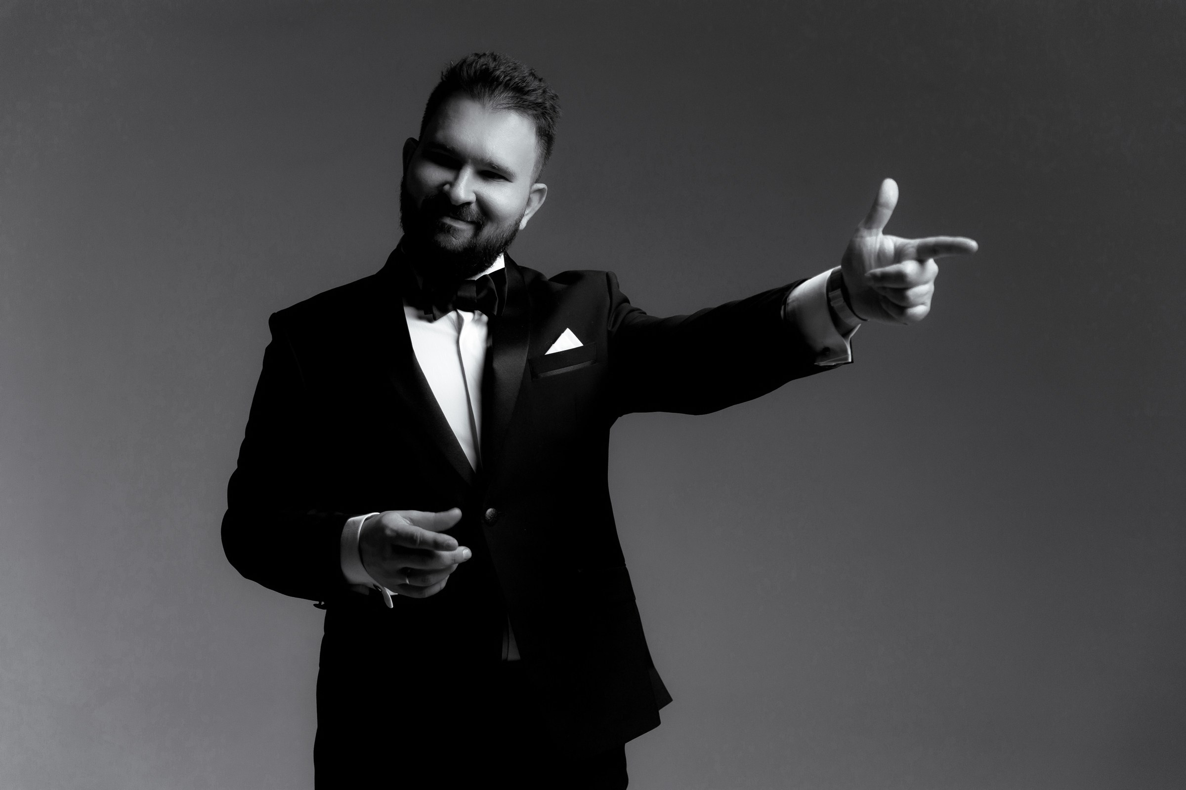 Ведущий спортивных, деловых мероприятий. Ведущий бойцовского турнира