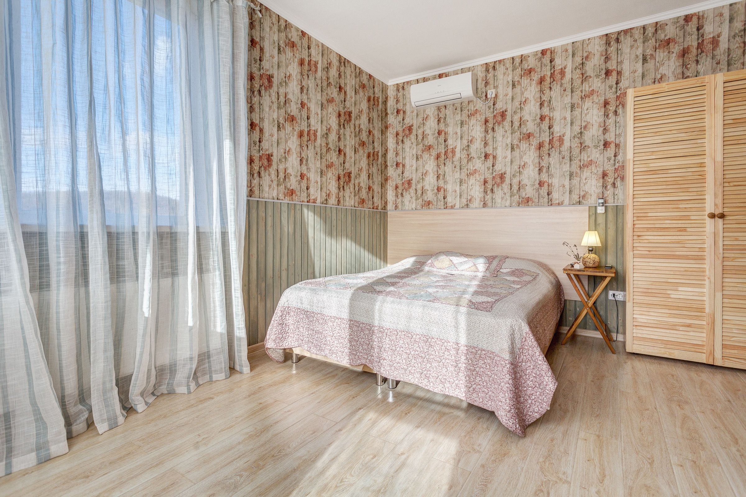 Съёмка интерьеров, съёмка деловых и портфолийных портретов, детских по. Профессиональный фотограф в Крыму и Севастополе Павел Корсун